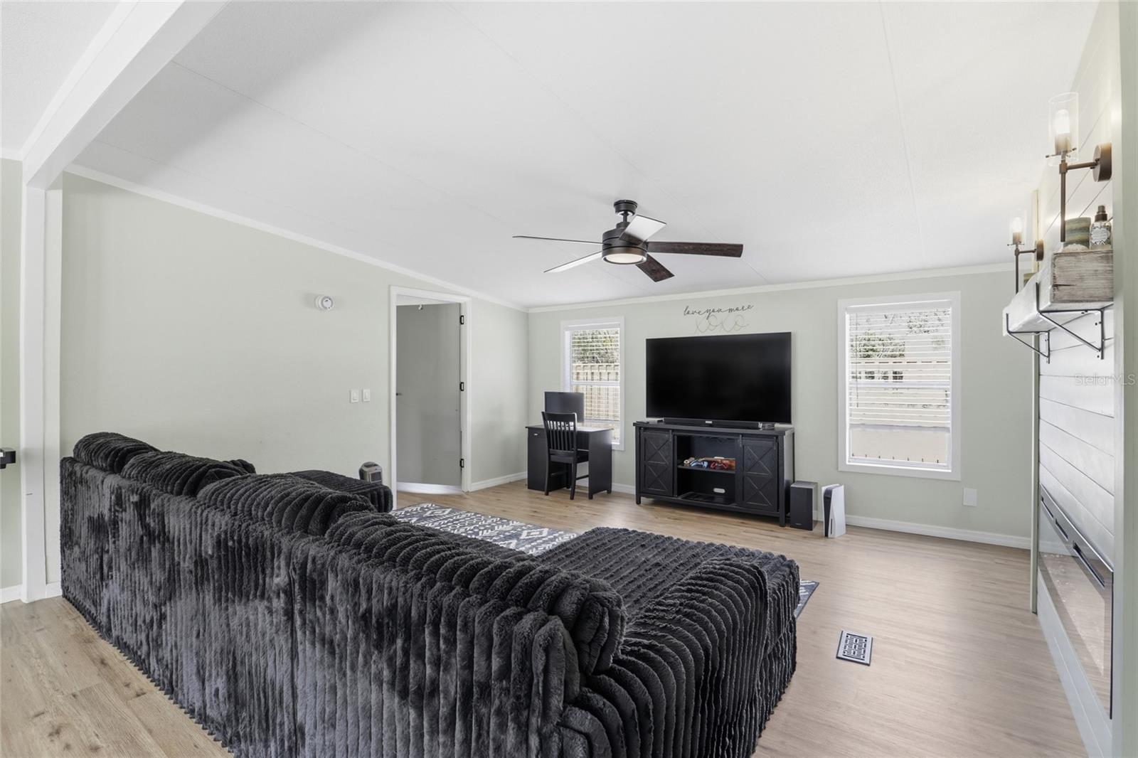 Image 15 of 47 For 847 Applewood Glen