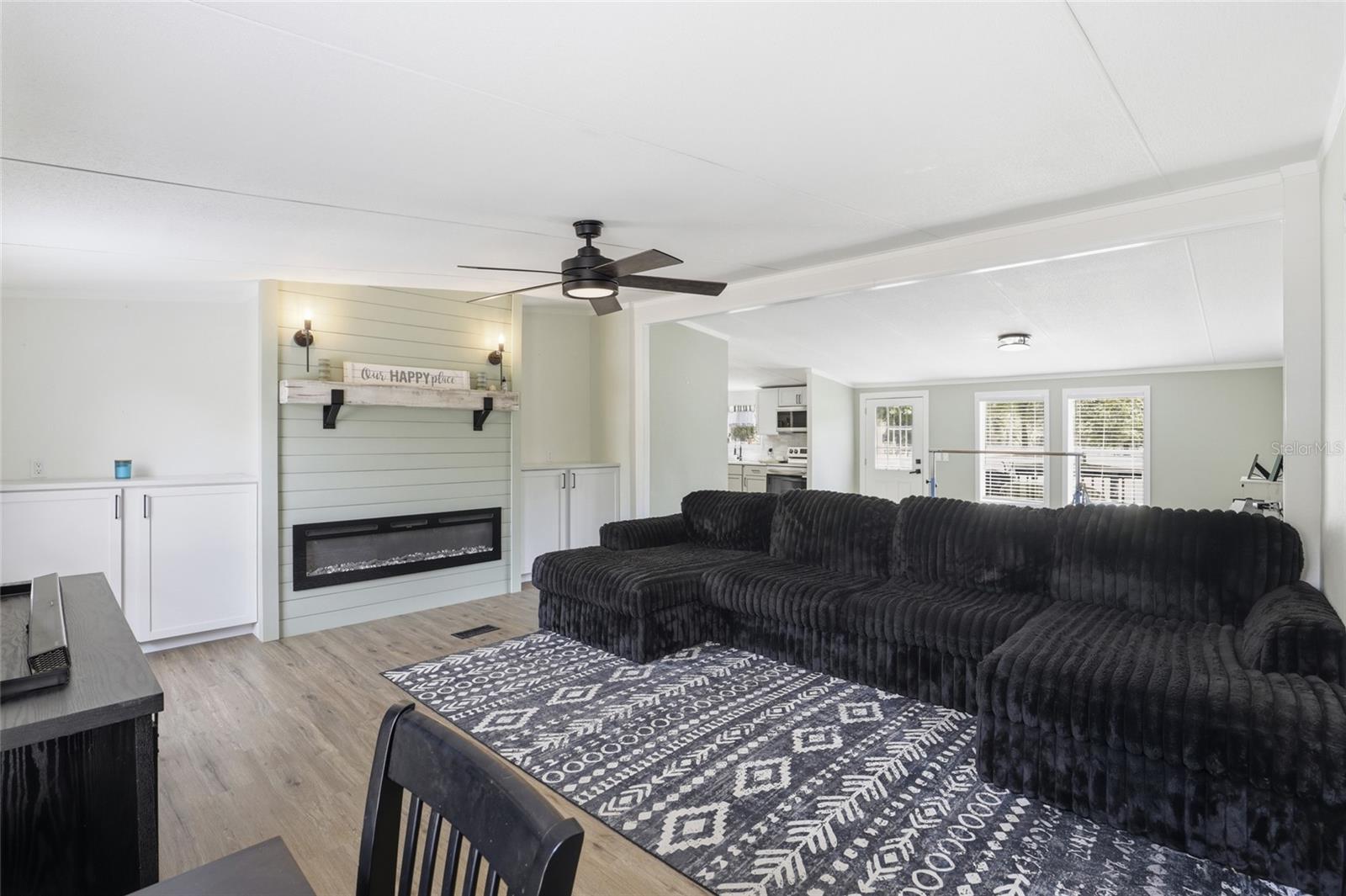 Image 16 of 47 For 847 Applewood Glen