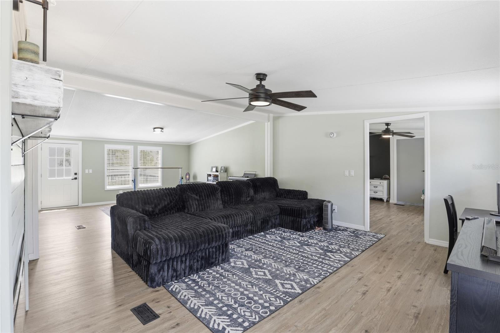 Image 17 of 47 For 847 Applewood Glen