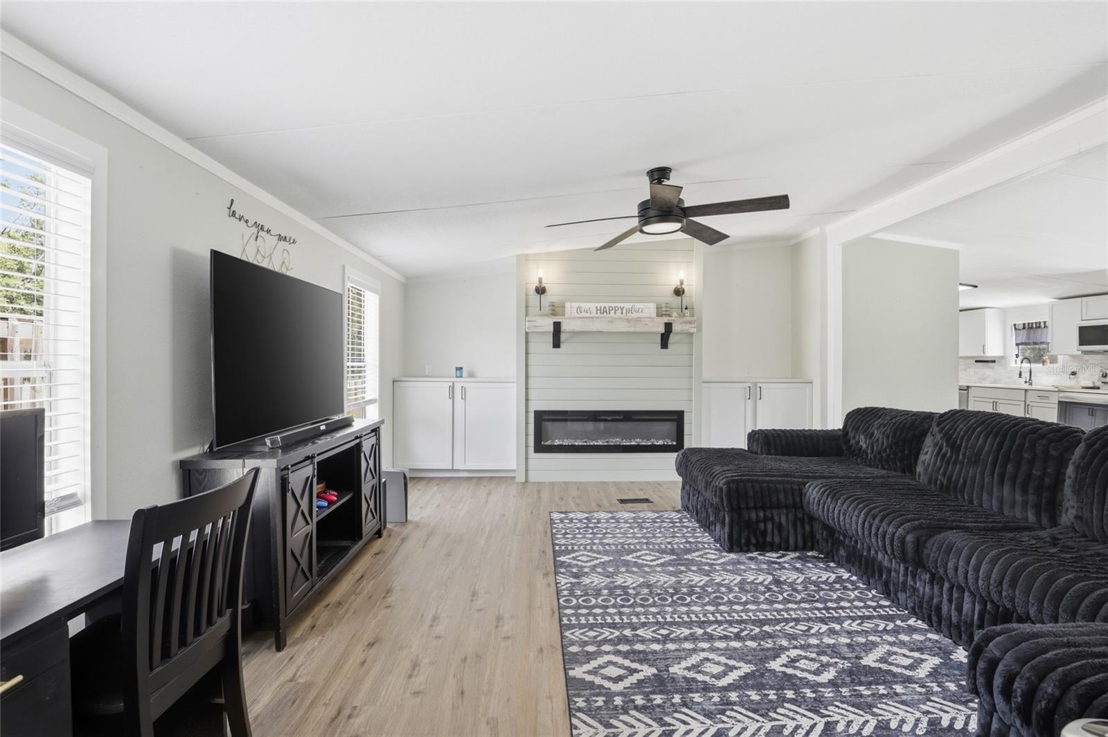 Image 18 of 47 For 847 Applewood Glen