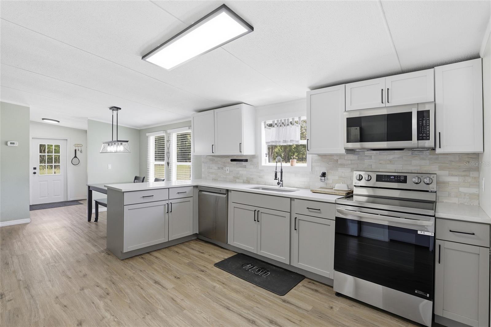 Image 23 of 47 For 847 Applewood Glen