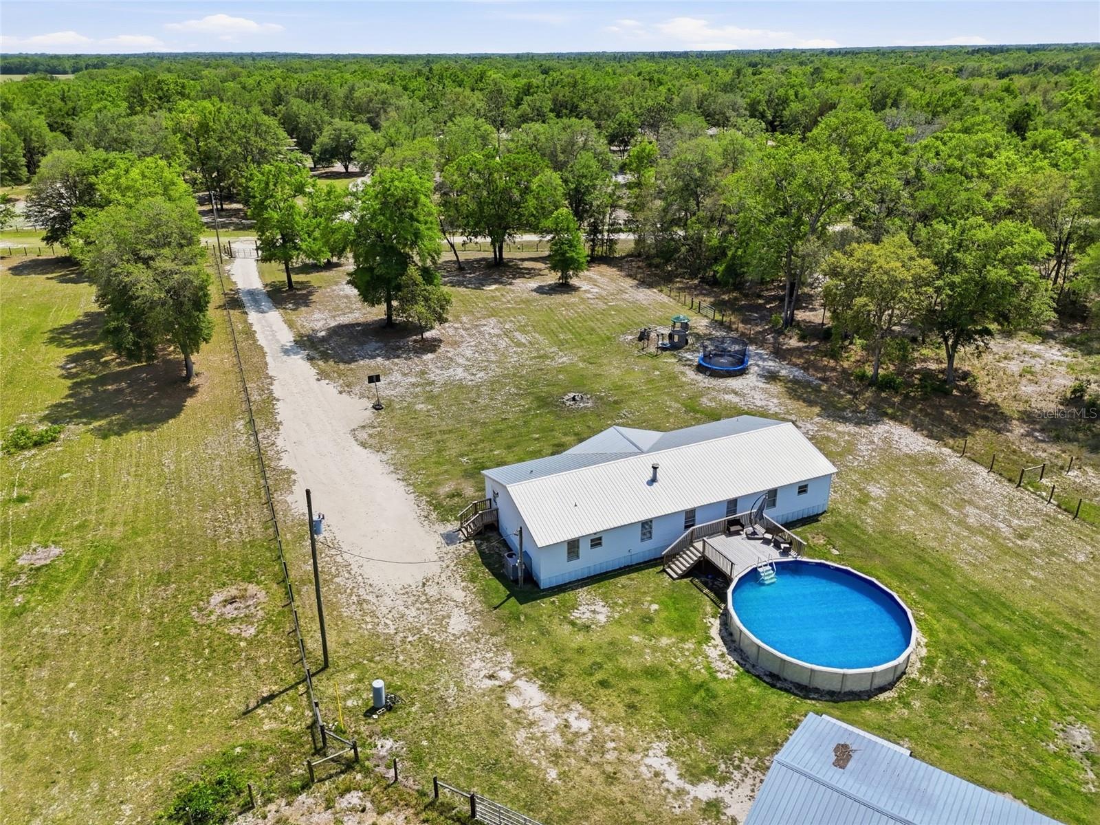 Image 3 of 47 For 847 Applewood Glen