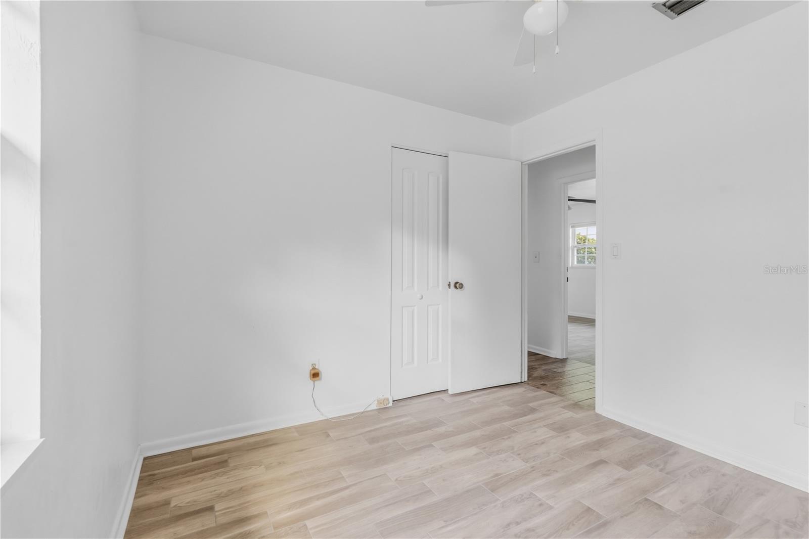 Image 10 of 15 For 5404 26 Place