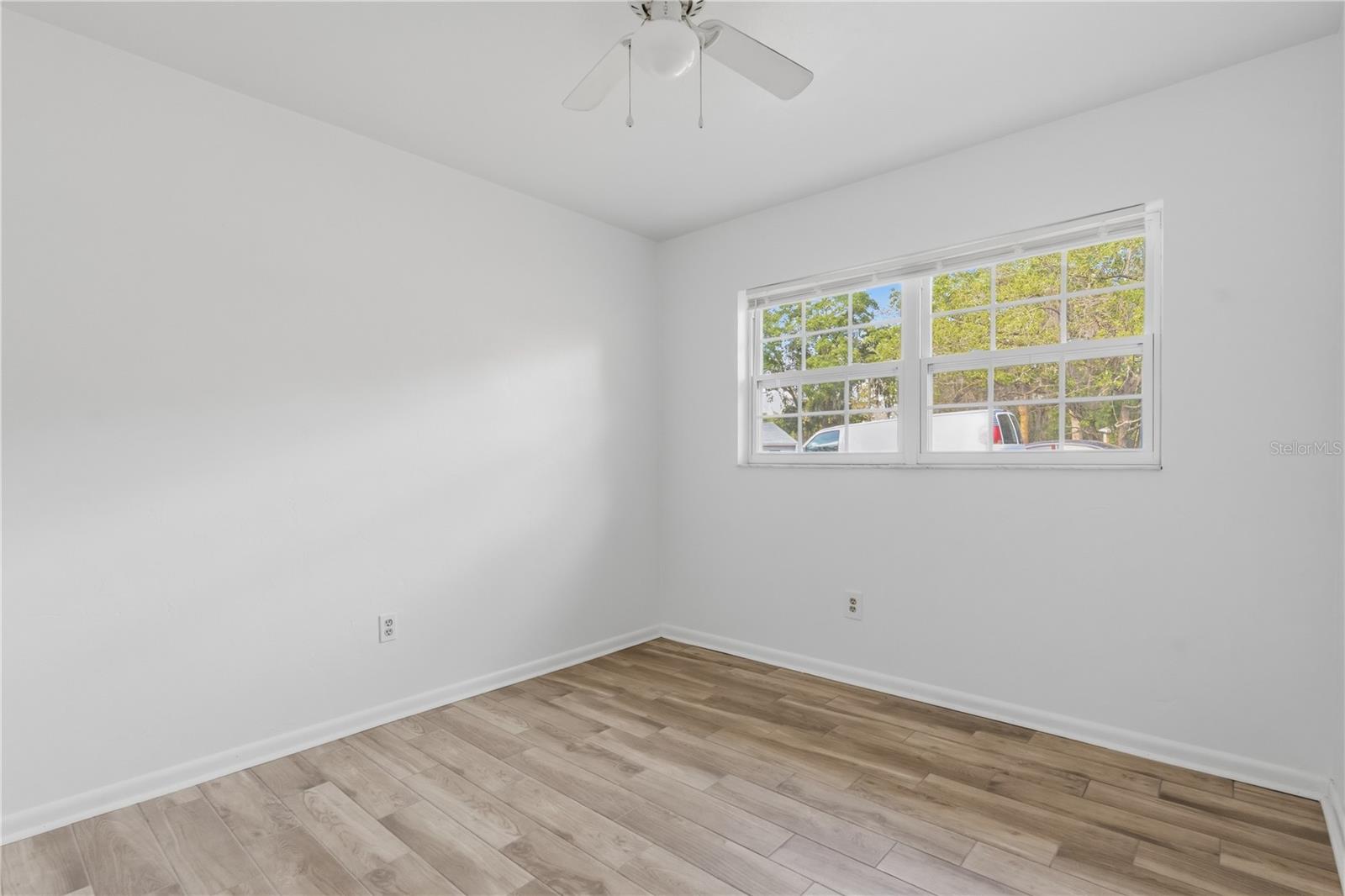 Image 11 of 15 For 5404 26 Place