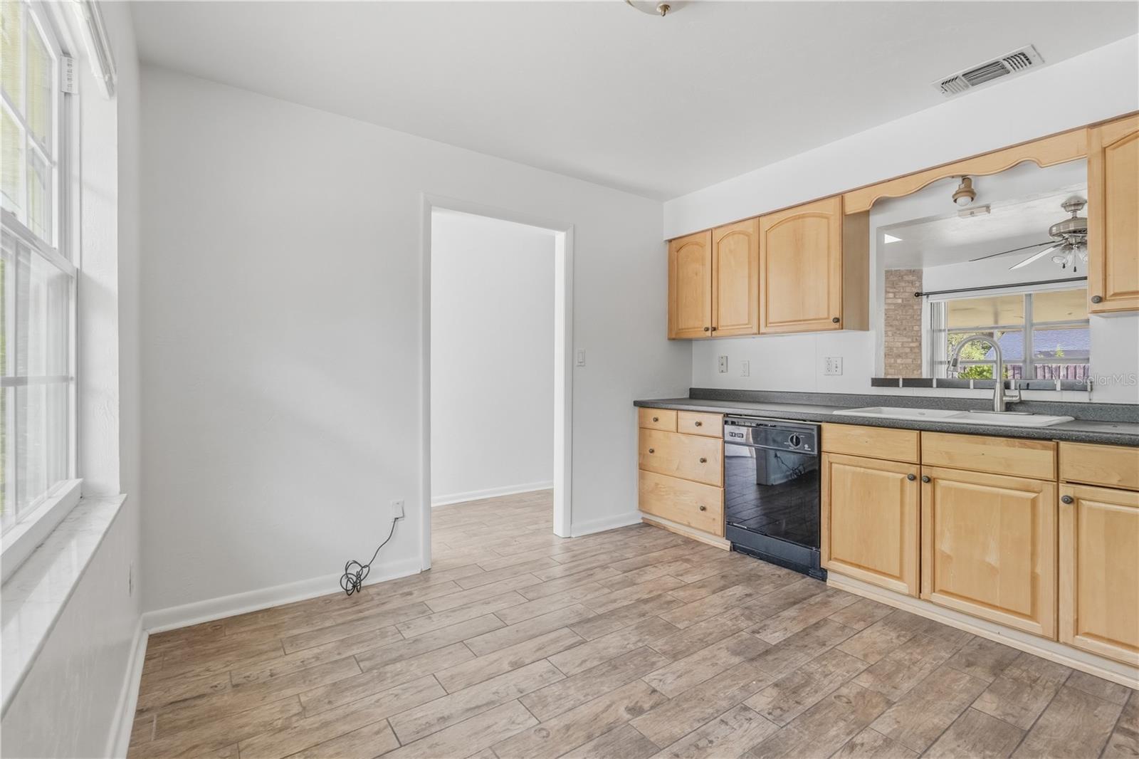 Image 4 of 15 For 5404 26 Place