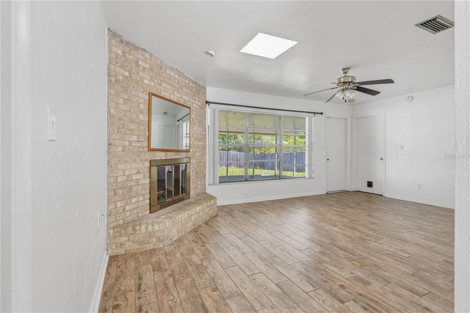 Image 5 of 15 For 5404 26 Place