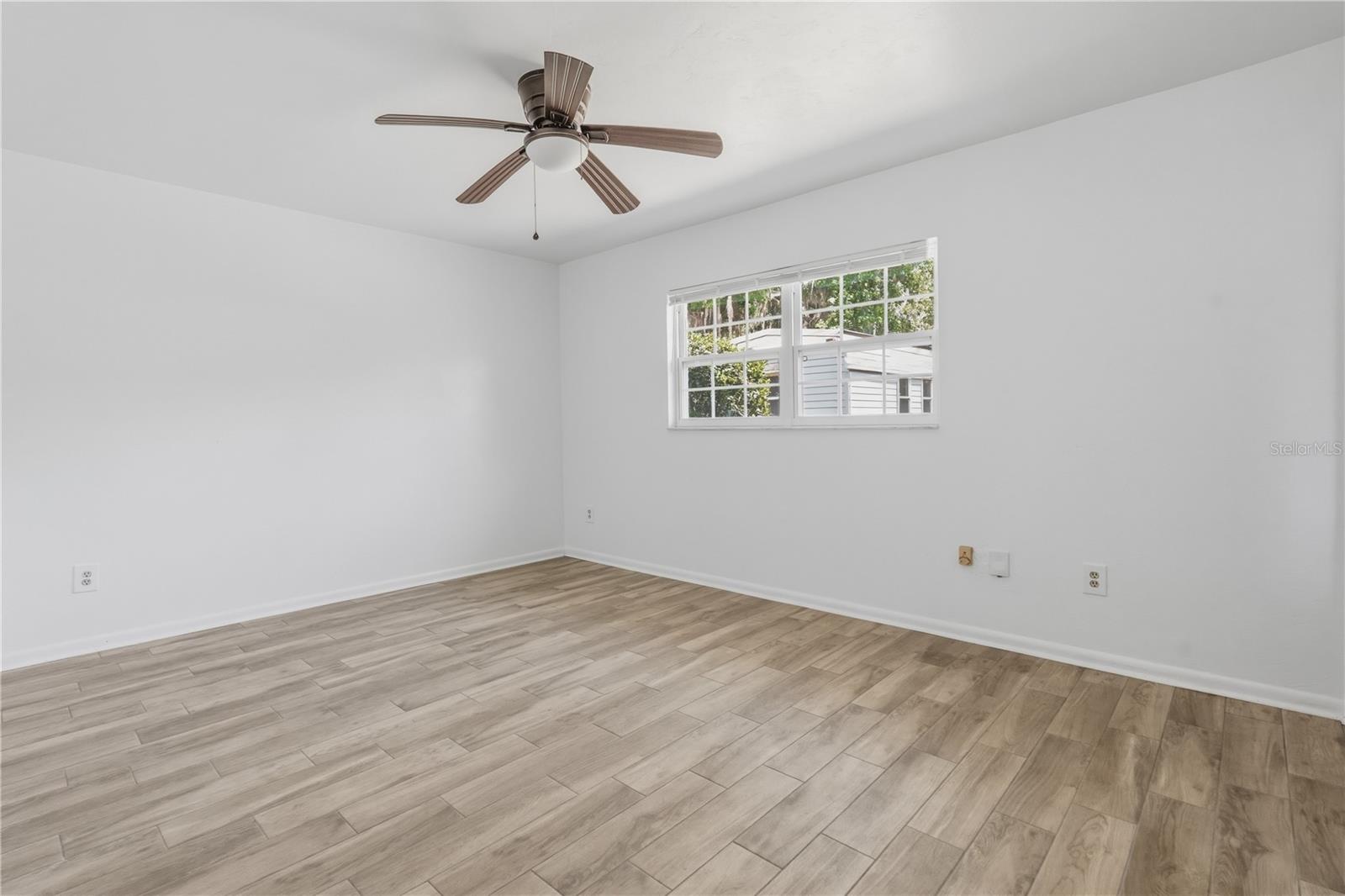 Image 7 of 15 For 5404 26 Place