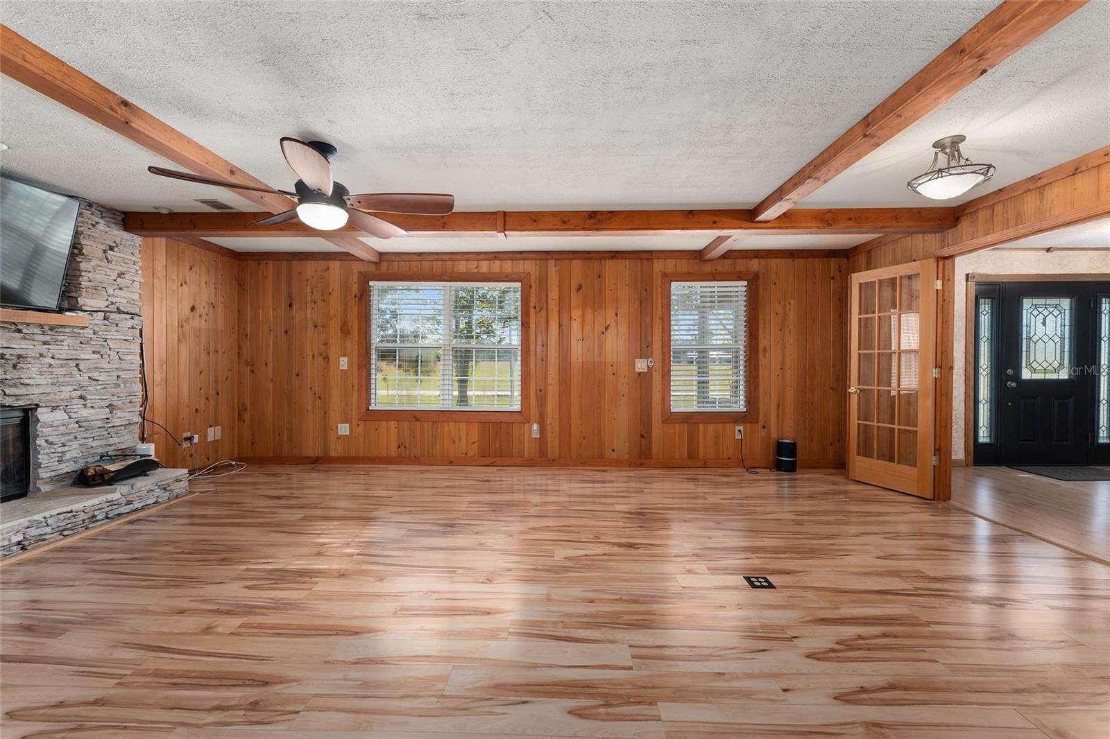 Image 21 of 90 For 161 Dylan Way