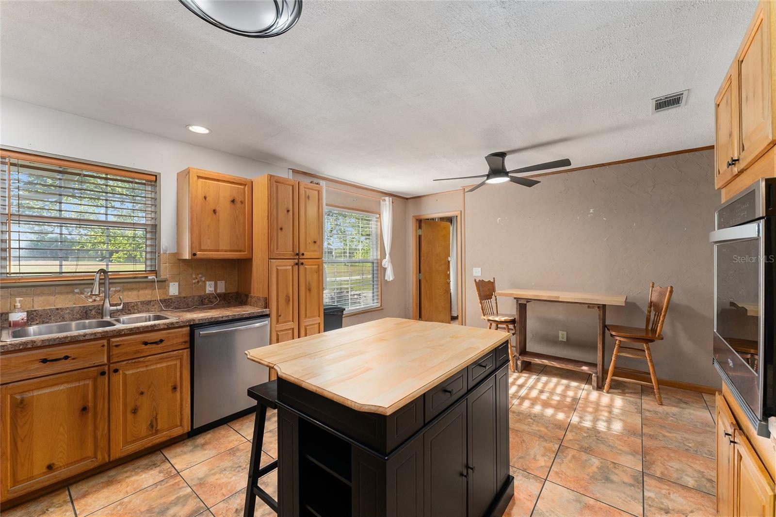 Image 31 of 90 For 161 Dylan Way