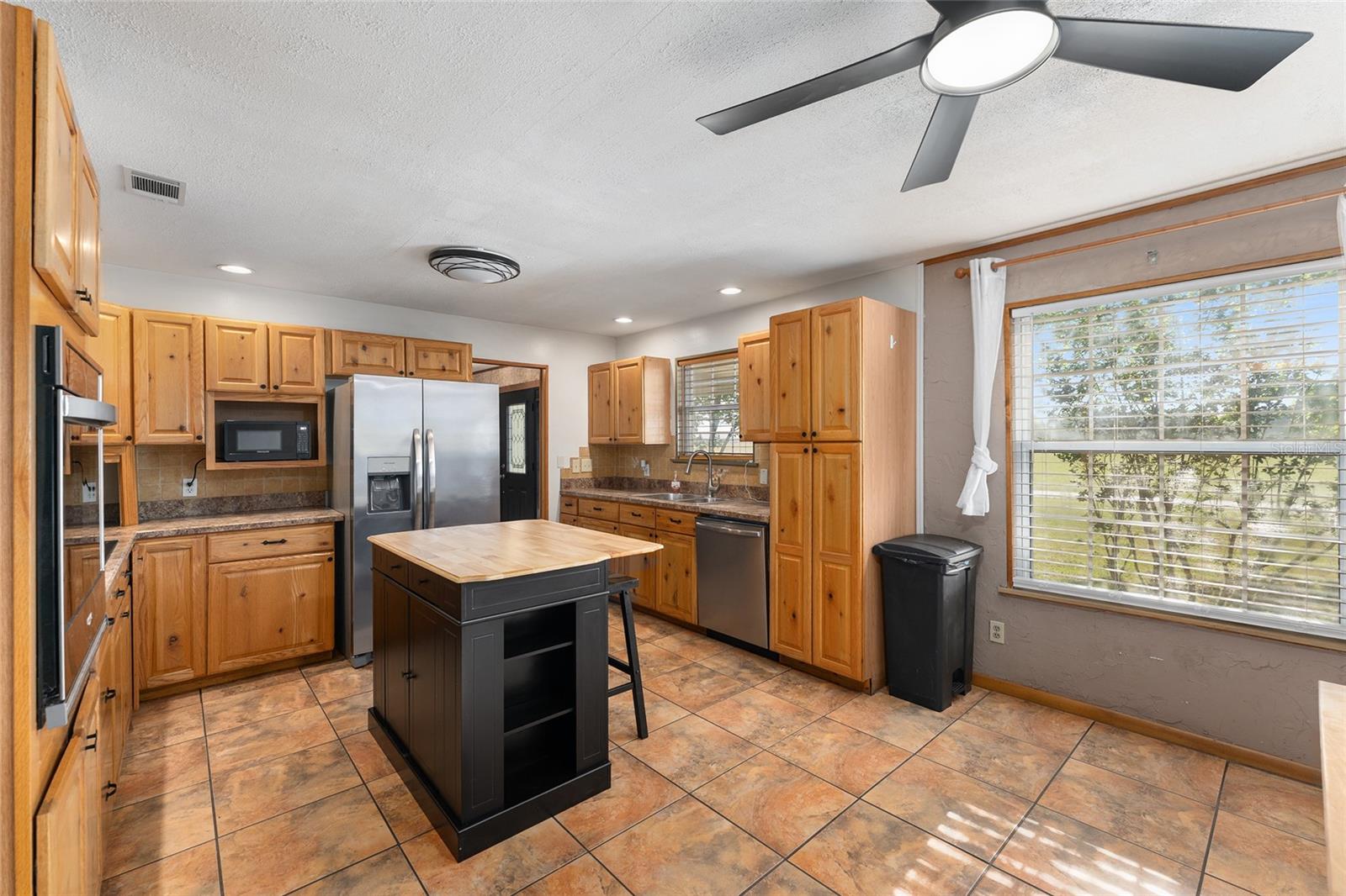 Image 33 of 90 For 161 Dylan Way