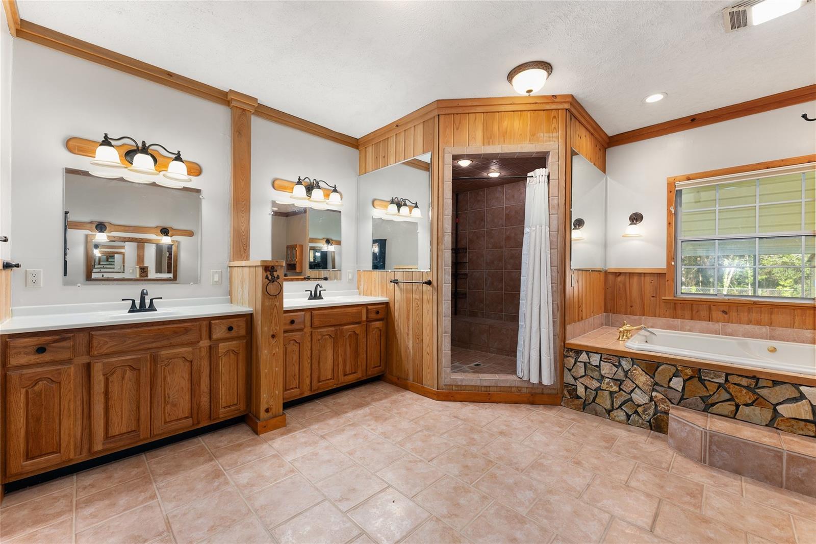 Image 45 of 90 For 161 Dylan Way