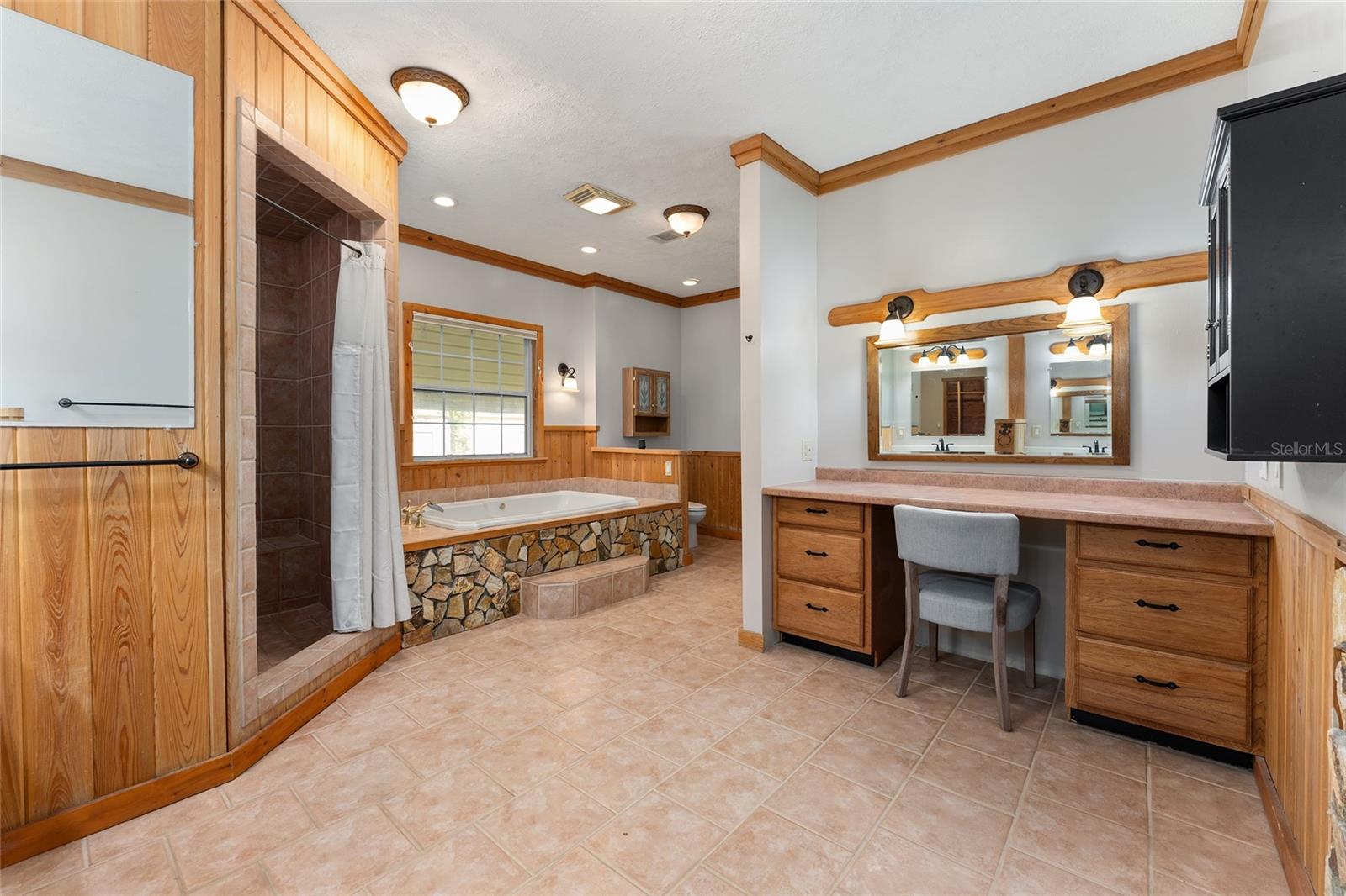 Image 46 of 90 For 161 Dylan Way