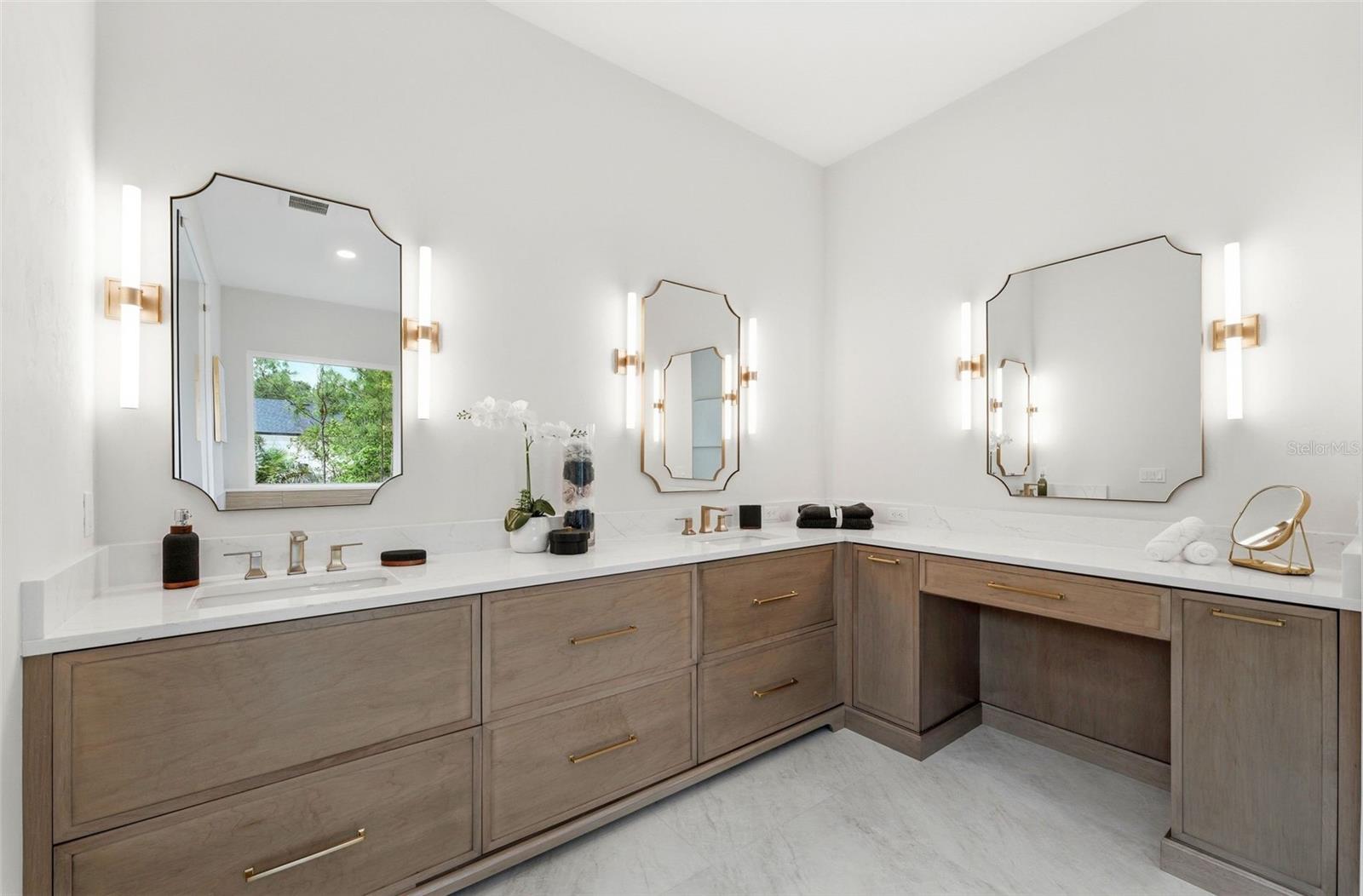 Image 21 of 33 For 5995 124th Way