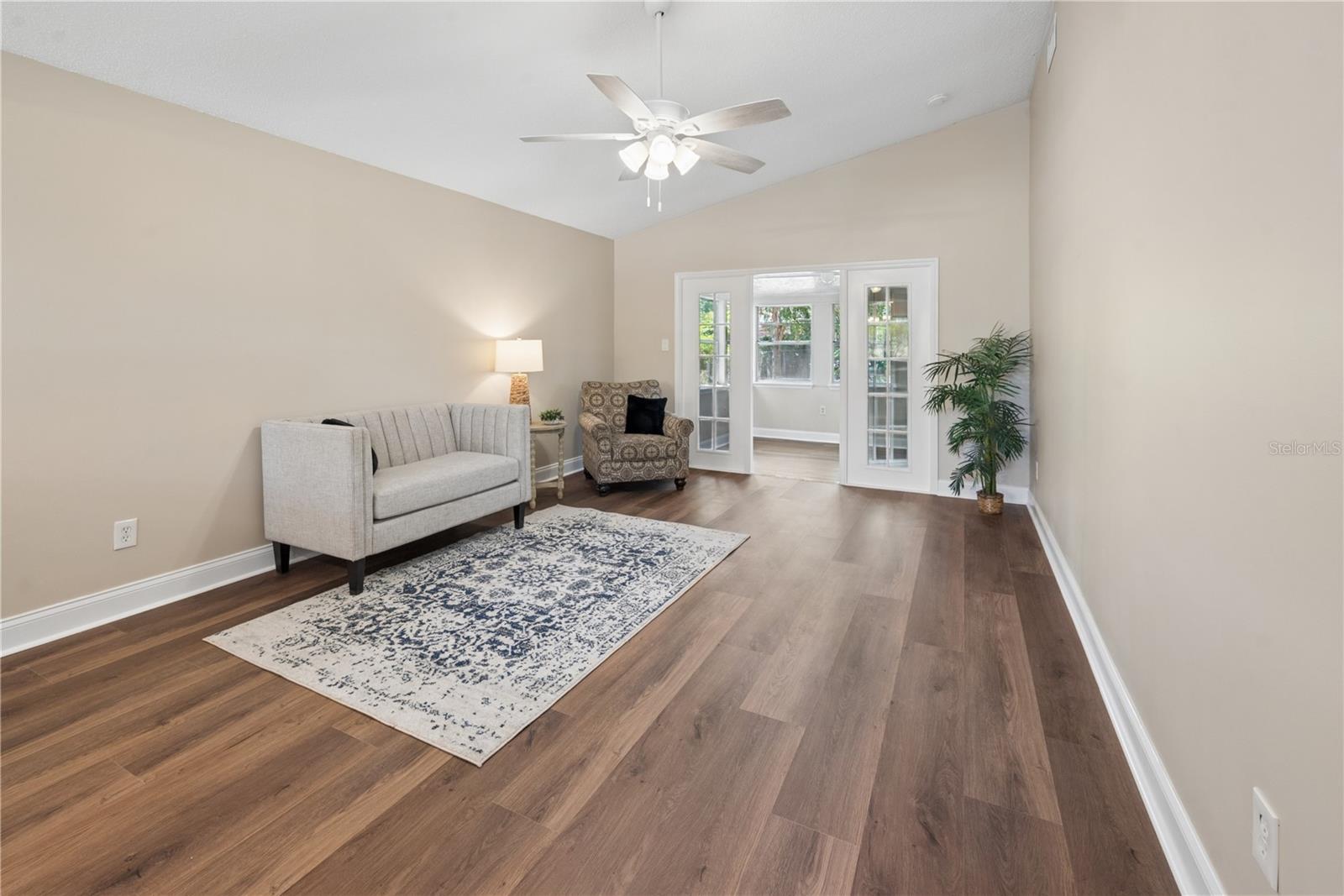 Image 10 of 41 For 950 Lawrence Boulevard