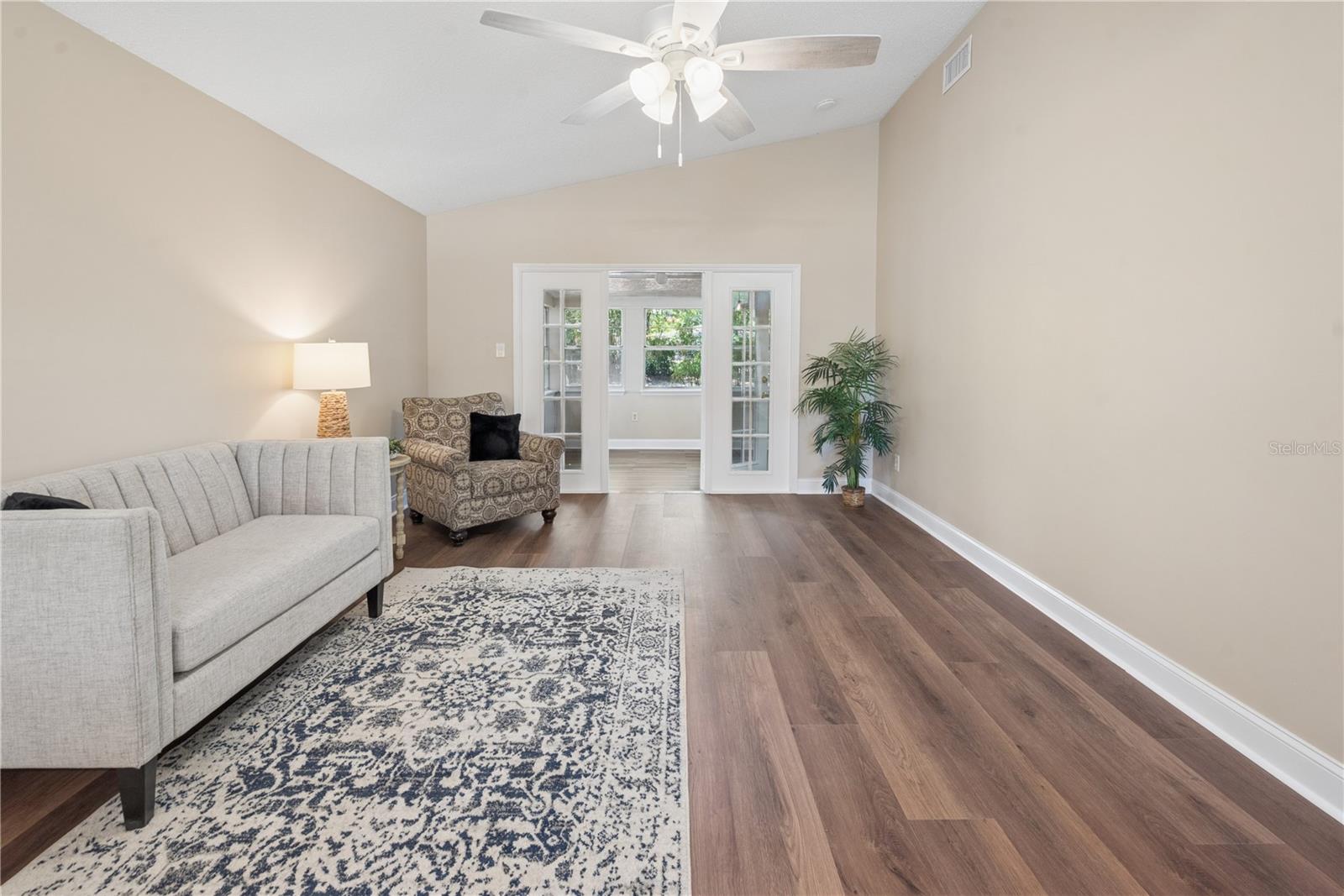 Image 11 of 41 For 950 Lawrence Boulevard