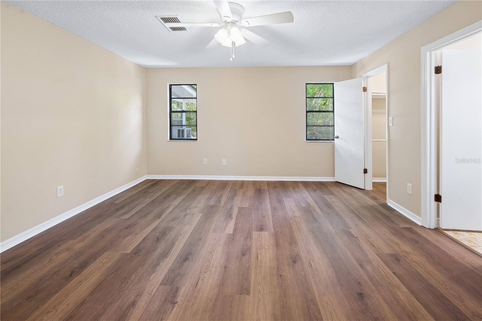 Image 17 of 41 For 950 Lawrence Boulevard