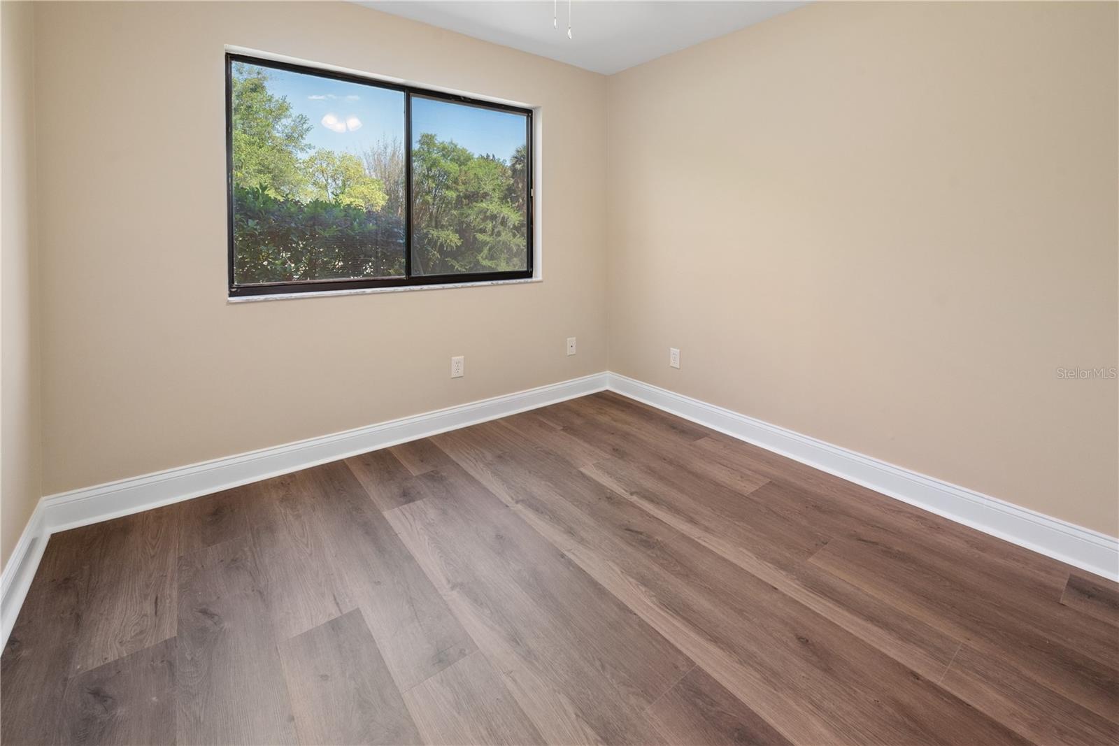 Image 24 of 41 For 950 Lawrence Boulevard