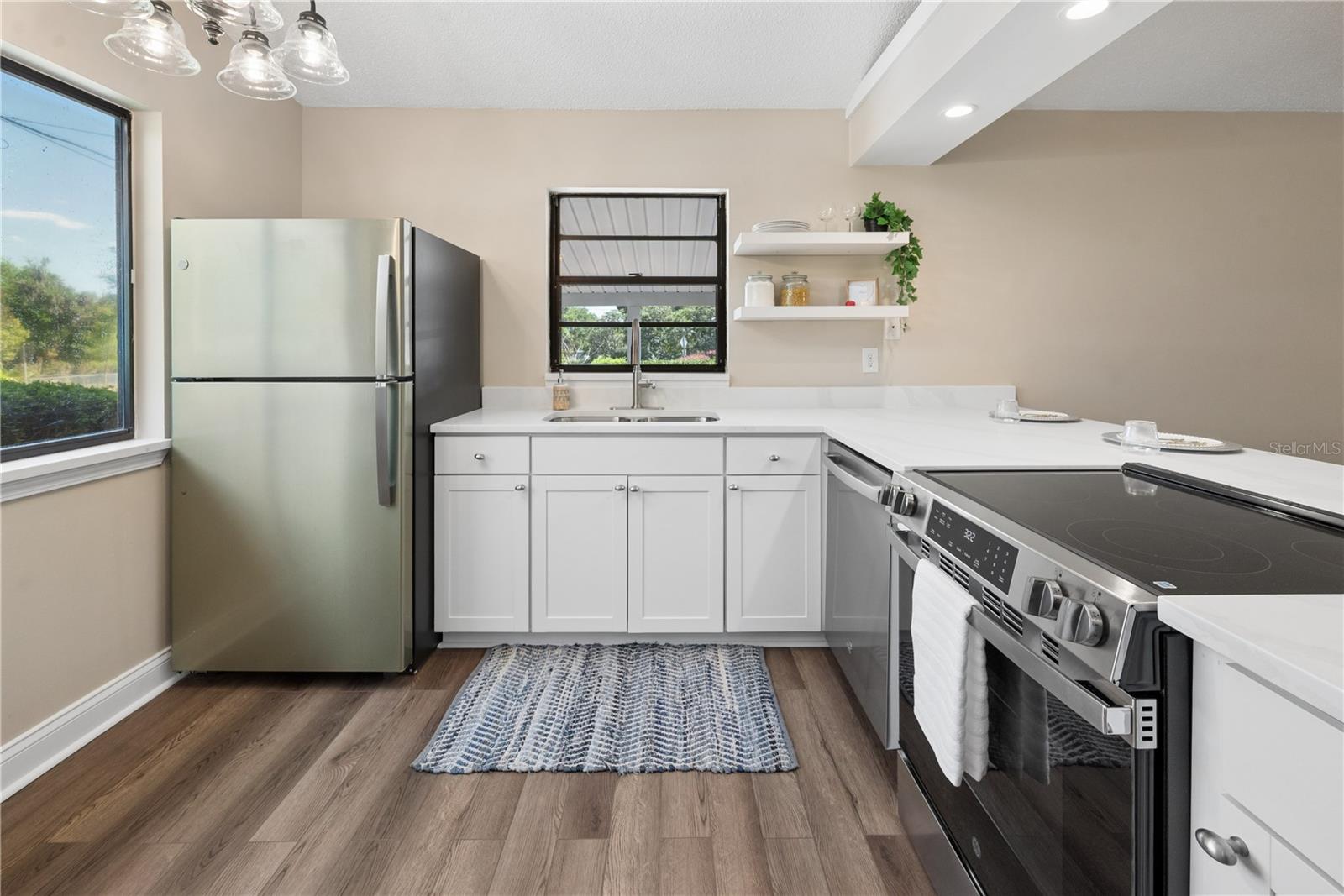 Image 5 of 41 For 950 Lawrence Boulevard