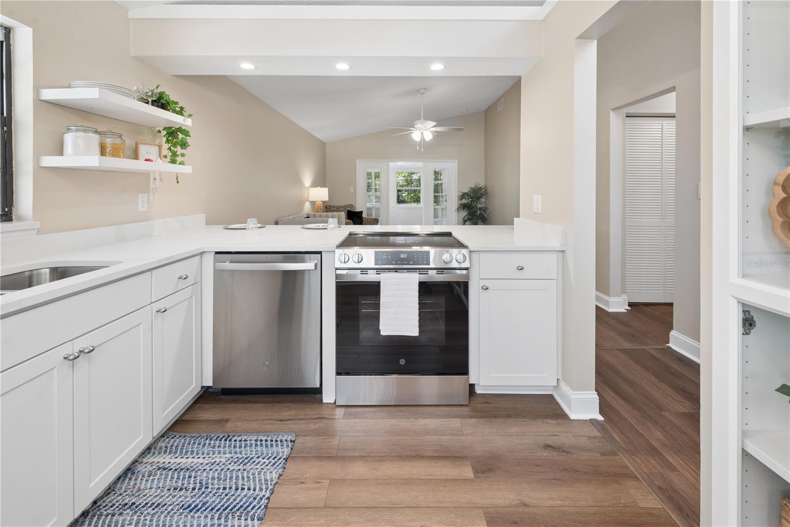 Image 6 of 41 For 950 Lawrence Boulevard