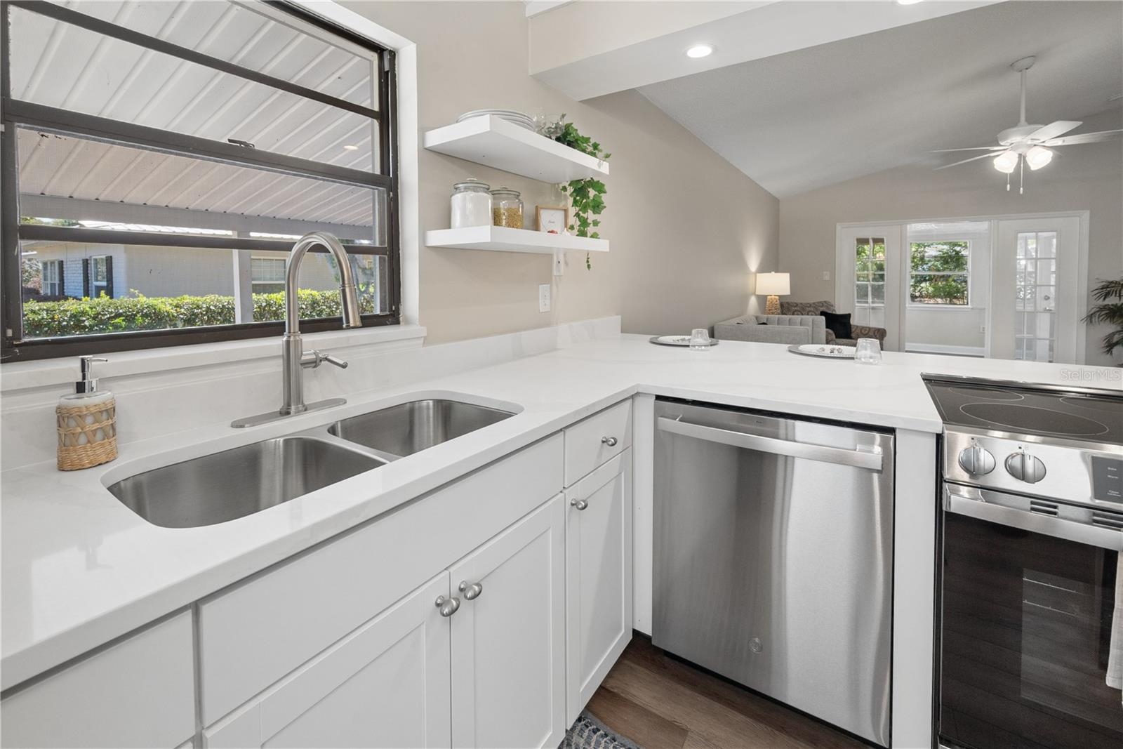 Image 7 of 41 For 950 Lawrence Boulevard