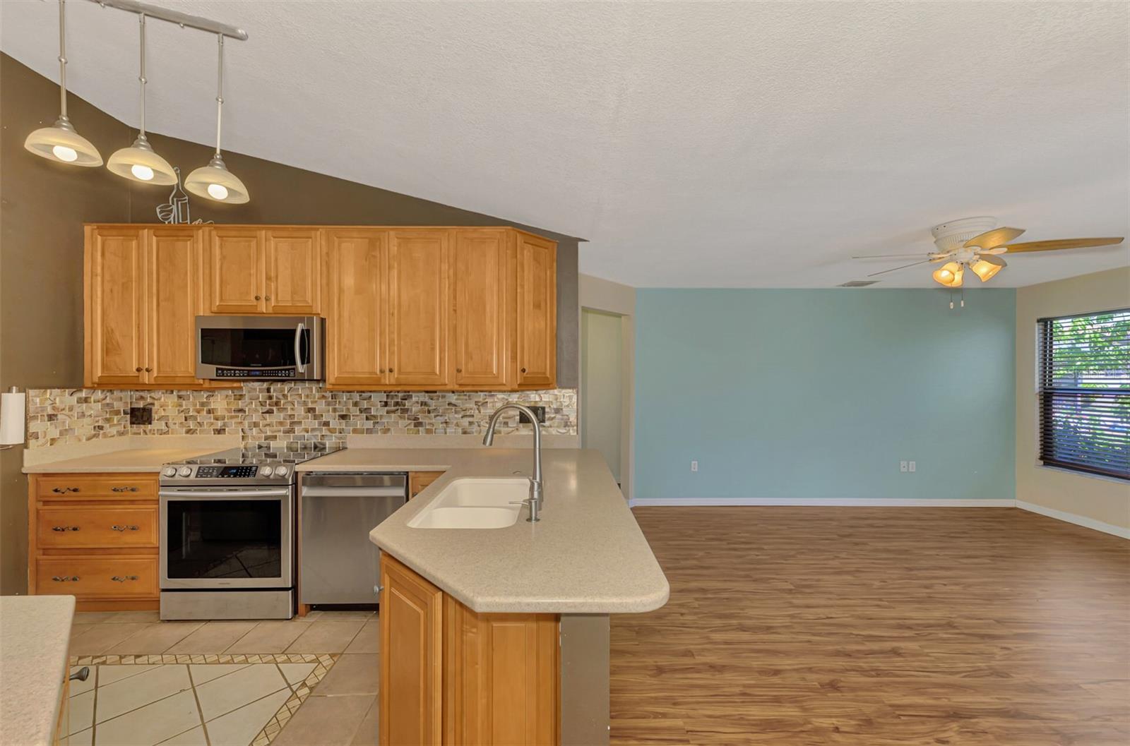 Image 14 of 46 For 7805 38th Court E