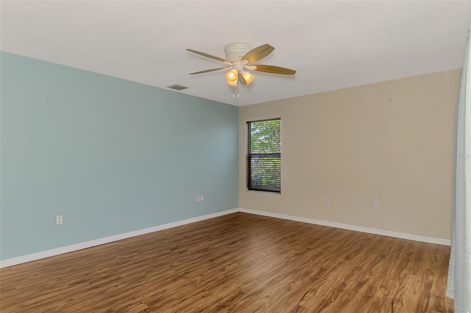 Image 20 of 46 For 7805 38th Court E