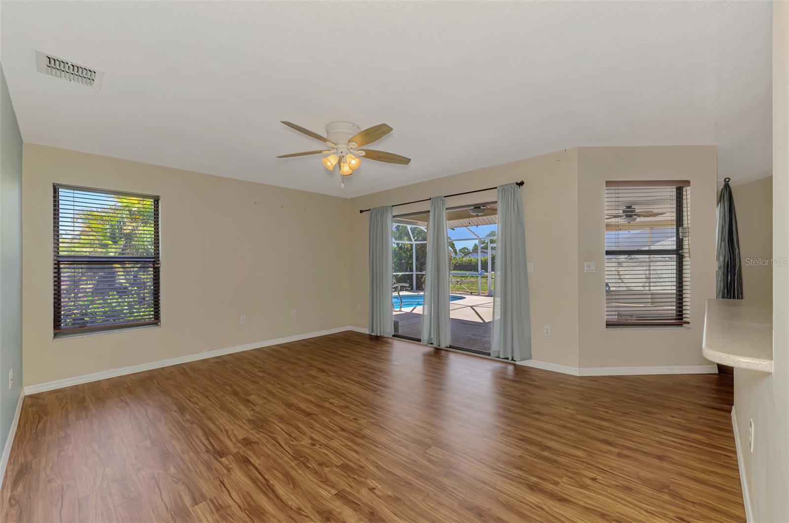 Image 21 of 46 For 7805 38th Court E