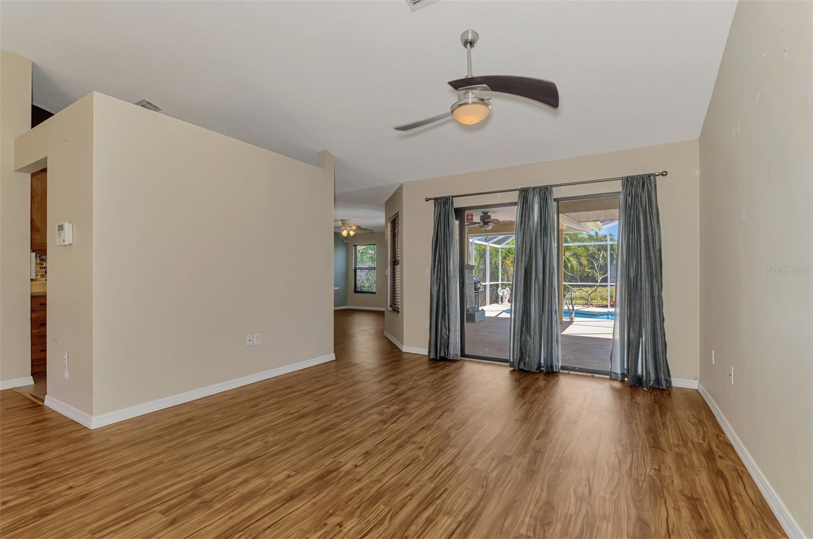 Image 6 of 46 For 7805 38th Court E