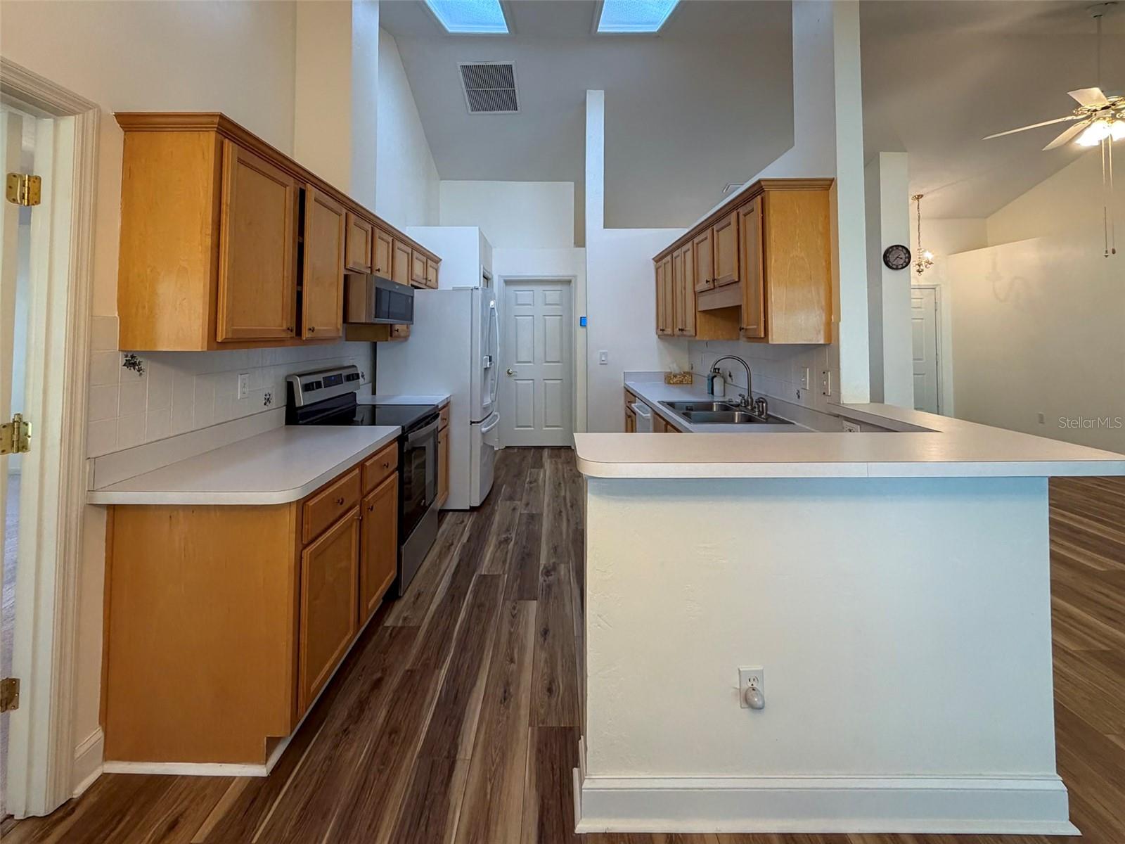 Image 9 of 45 For 9232 17th Place