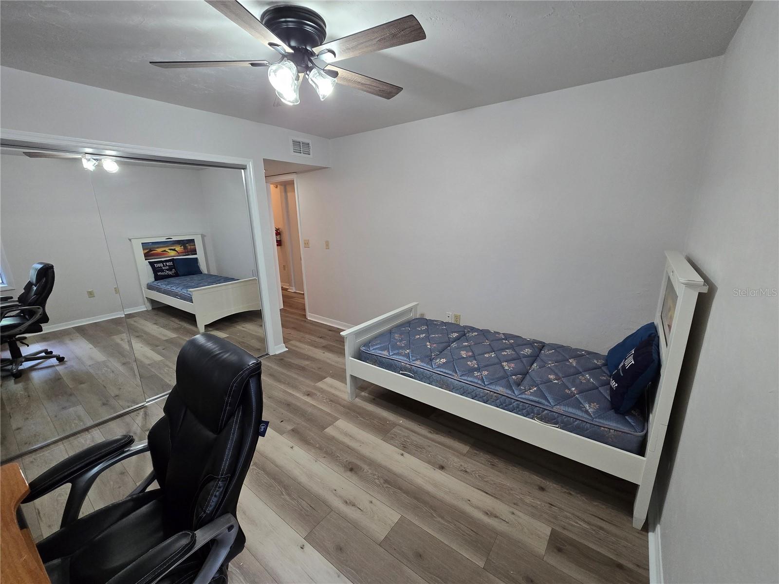 Image 10 of 13 For 1224 16 Avenue F