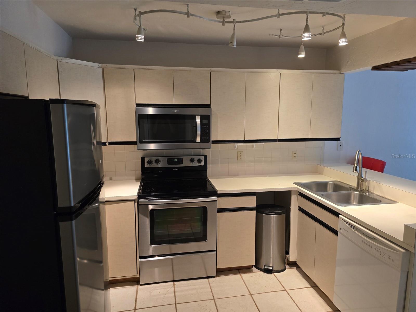 Image 5 of 13 For 1224 16 Avenue F