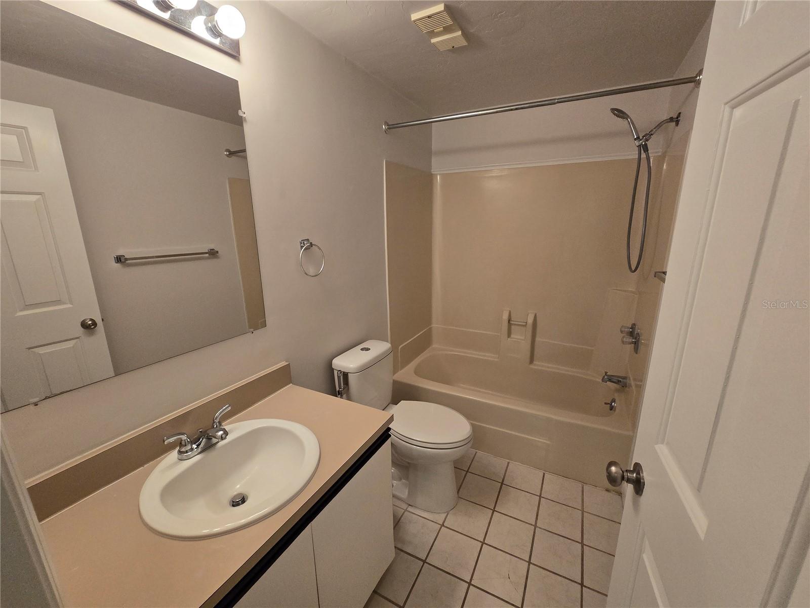 Image 8 of 13 For 1224 16 Avenue F