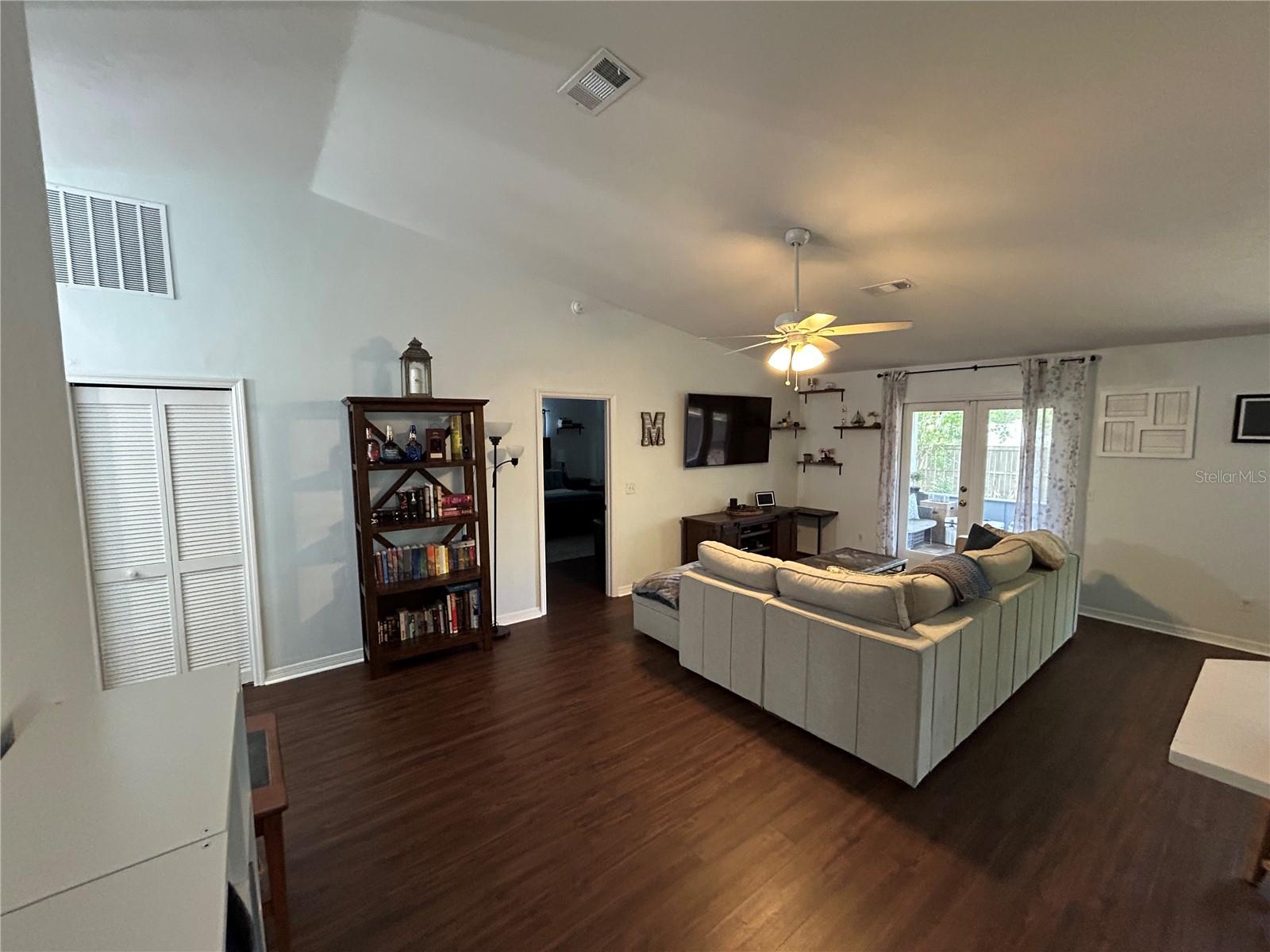 Image 5 of 17 For 6423 37th Terrace