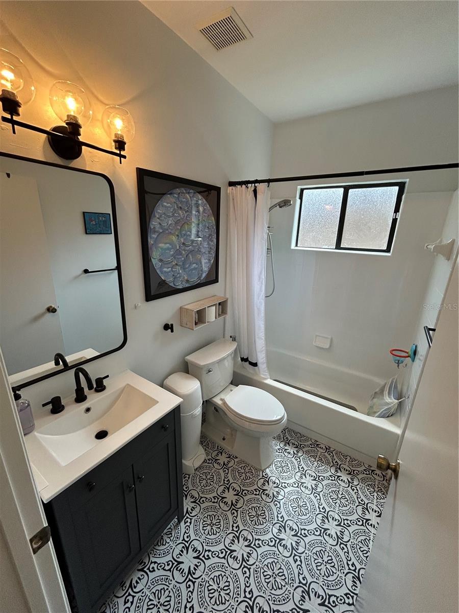 Image 9 of 17 For 6423 37th Terrace