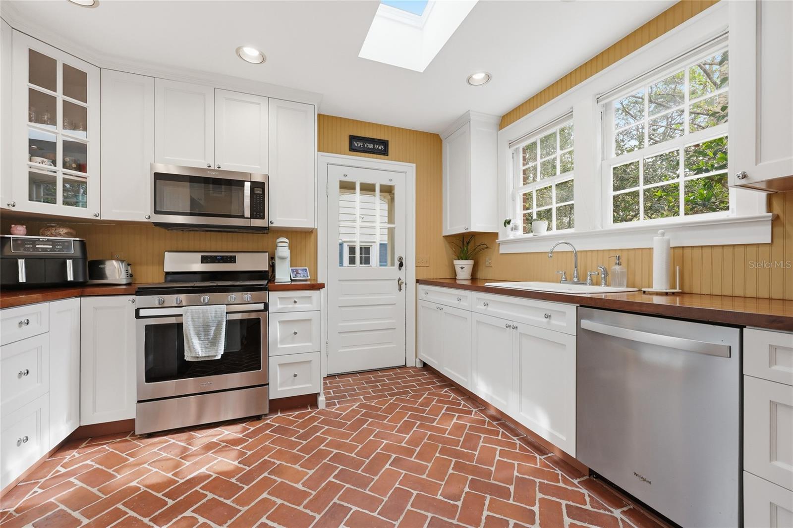 Image 11 of 35 For 2150 7th Lane