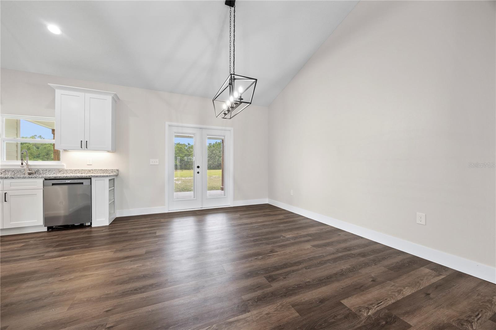 Image 15 of 47 For 151 Scott Place