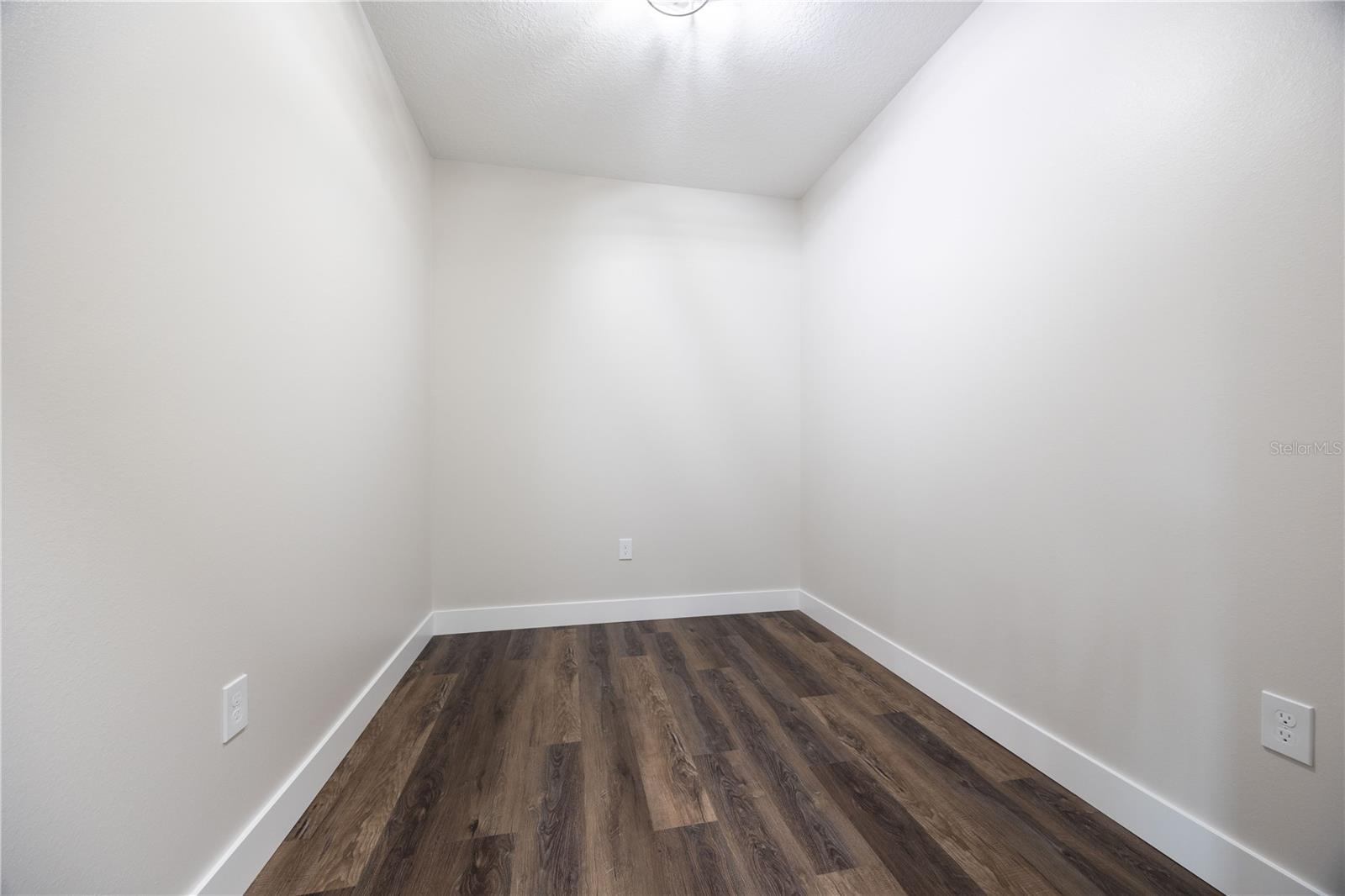 Image 23 of 47 For 151 Scott Place