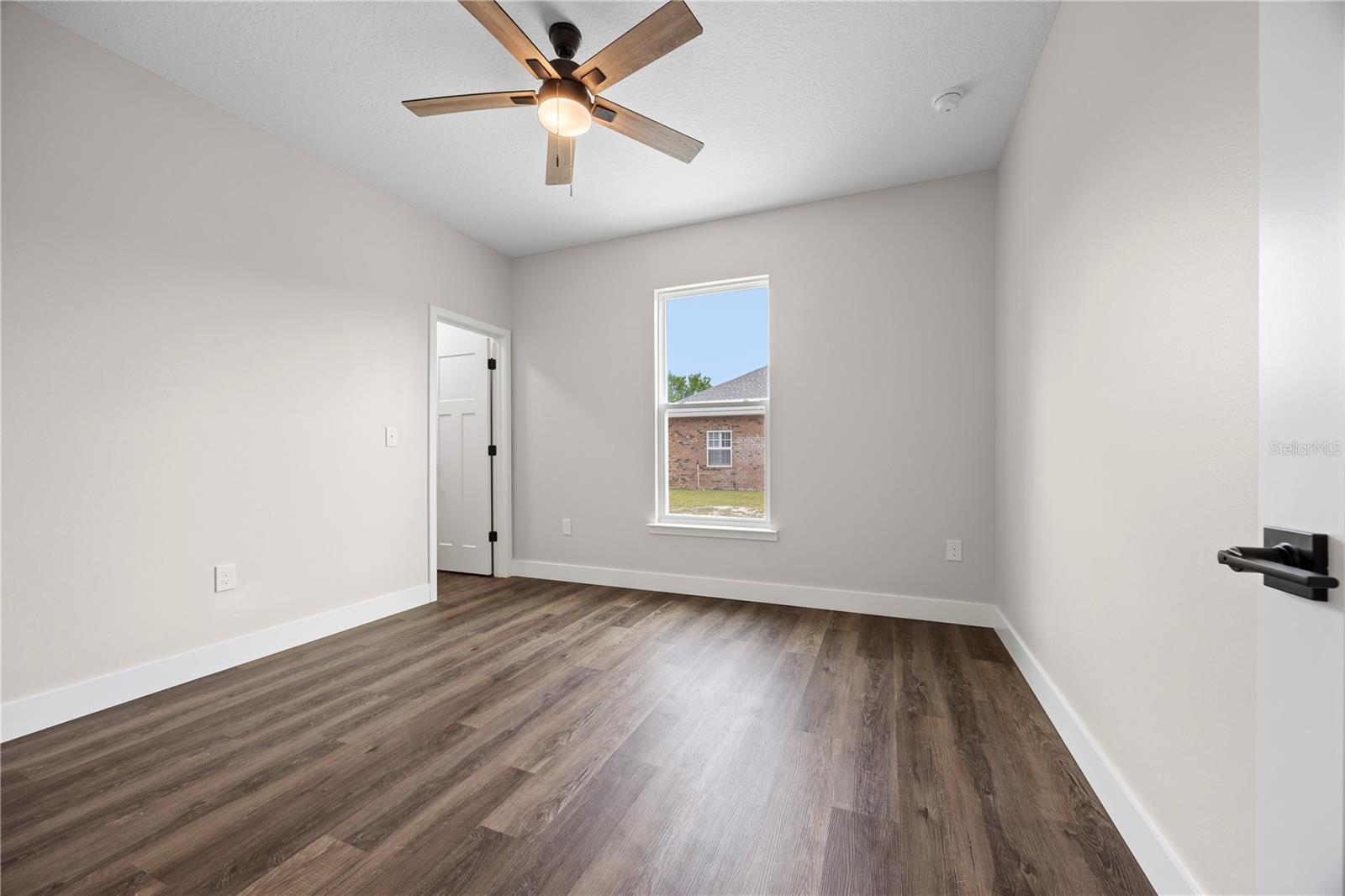 Image 28 of 47 For 151 Scott Place