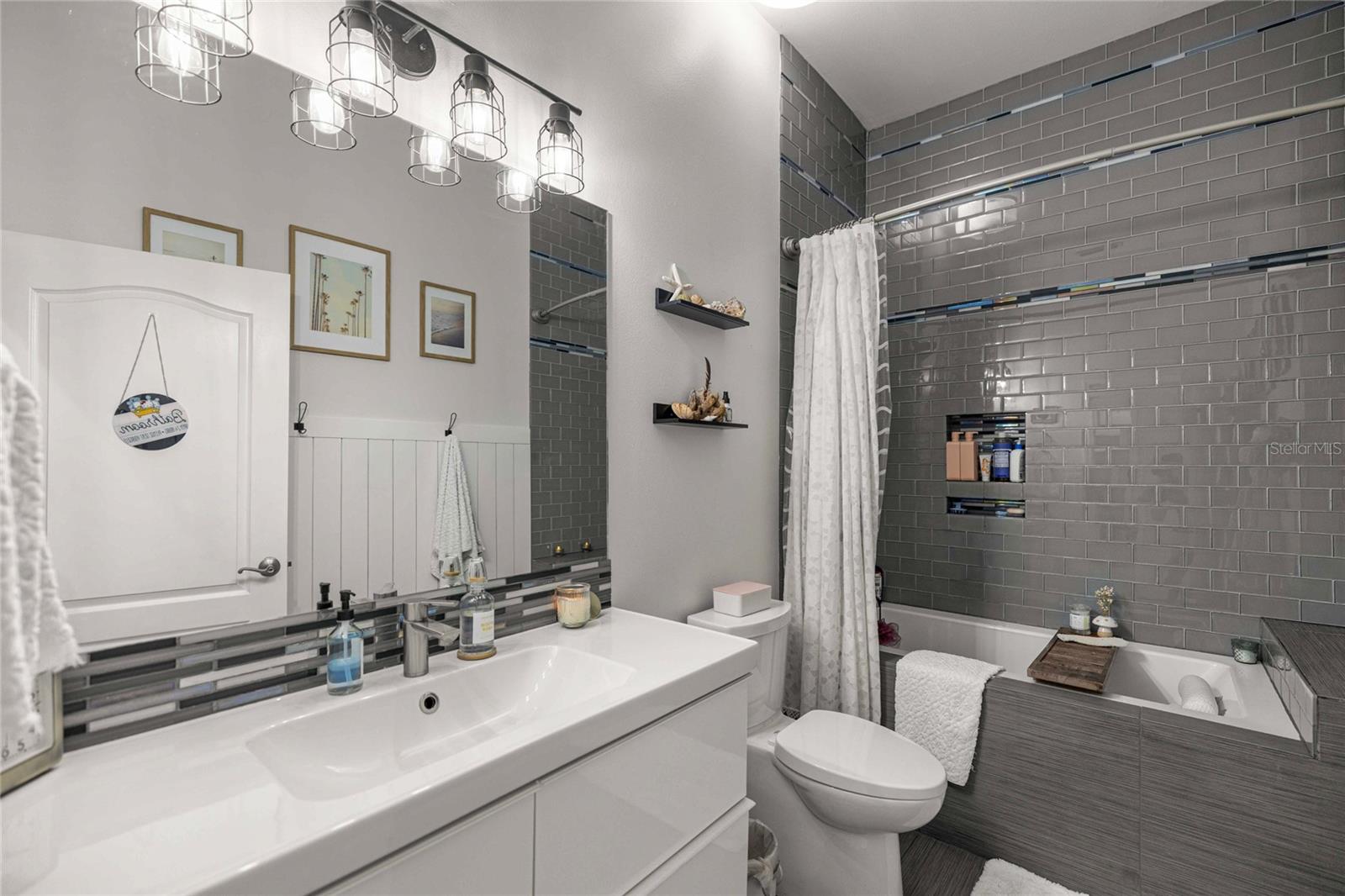 Image 28 of 44 For 25162 204th Place