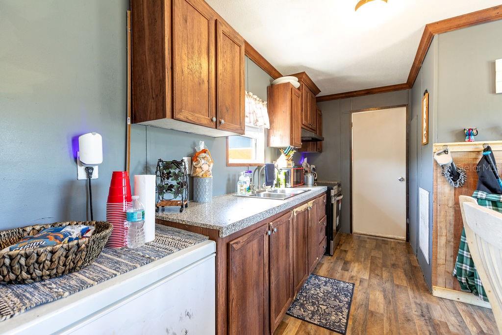Image 10 of 29 For 1147 Hammerly Street