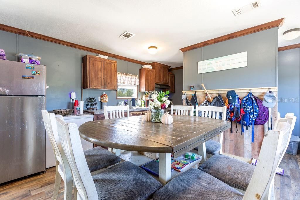 Image 9 of 29 For 1147 Hammerly Street