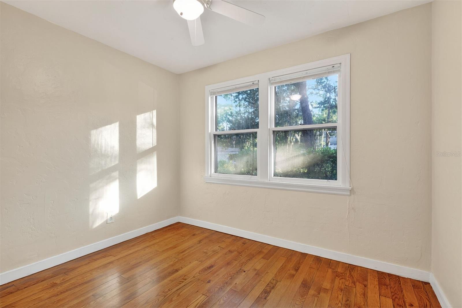 Image 10 of 26 For 914 6th Avenue