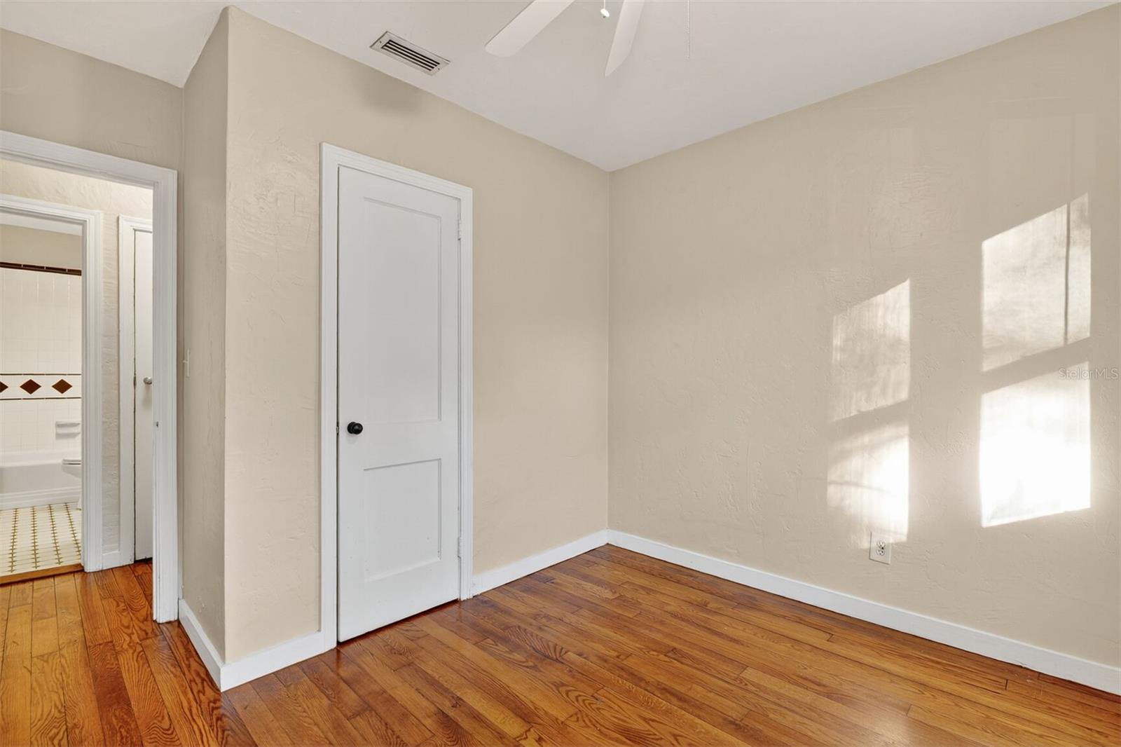 Image 11 of 26 For 914 6th Avenue