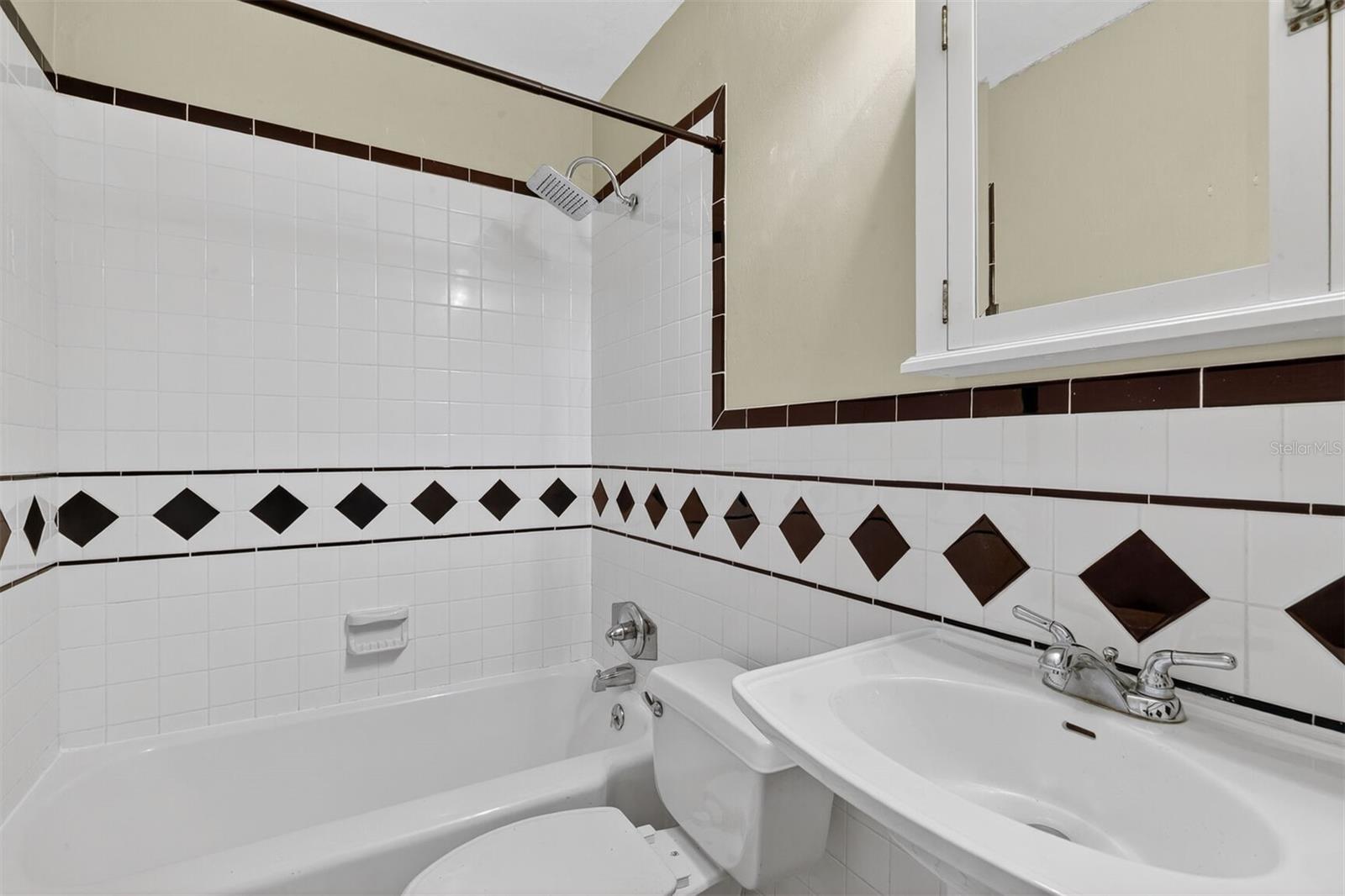 Image 12 of 26 For 914 6th Avenue