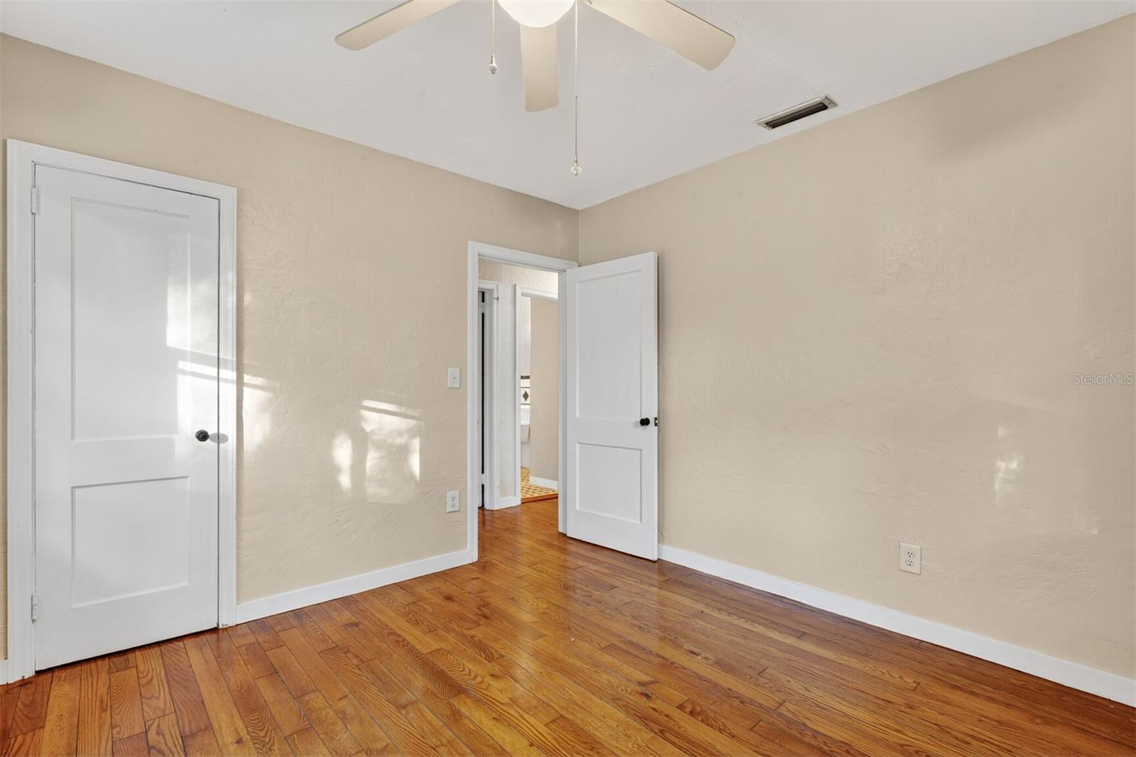 Image 13 of 26 For 914 6th Avenue