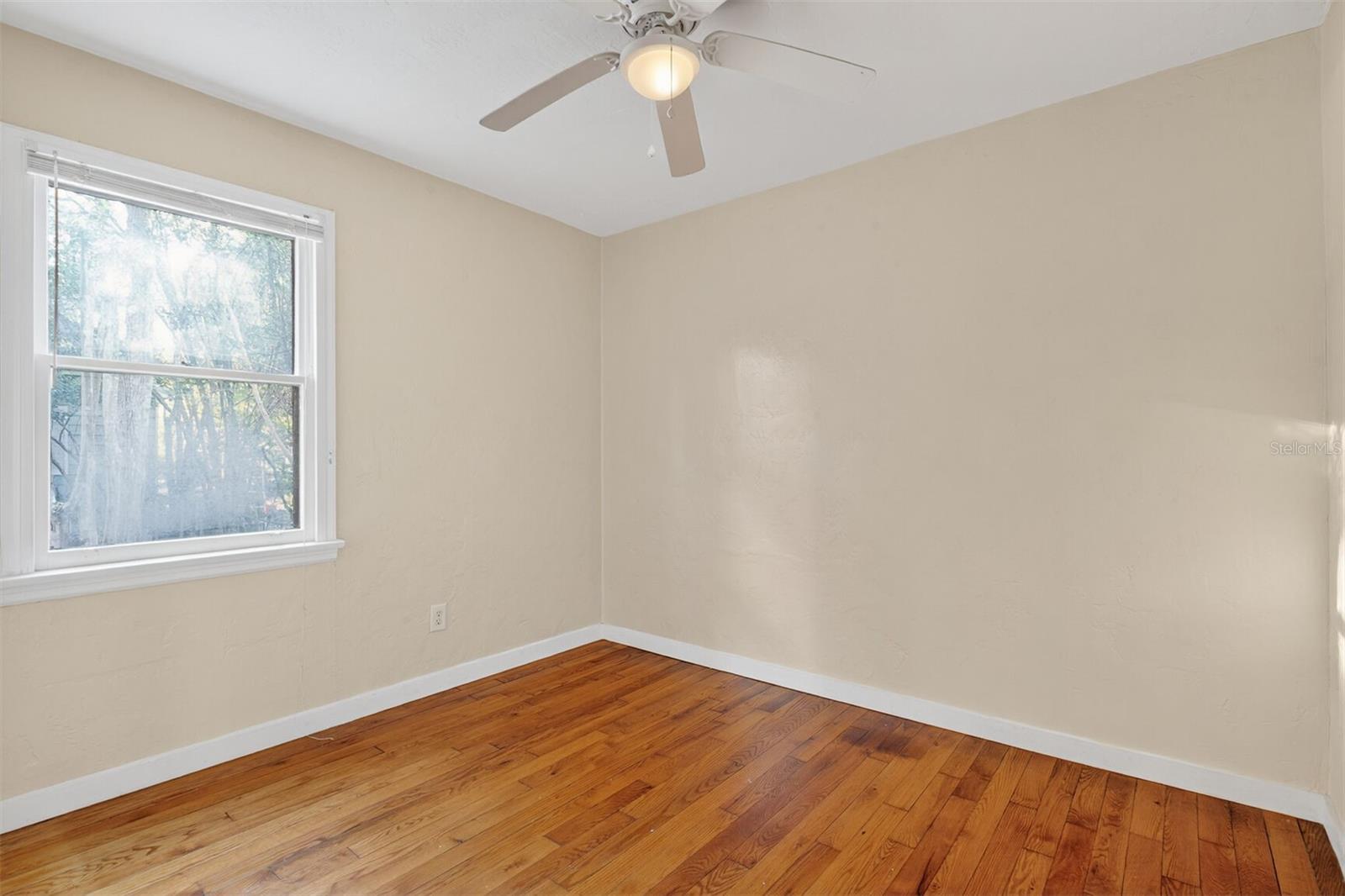 Image 16 of 26 For 914 6th Avenue