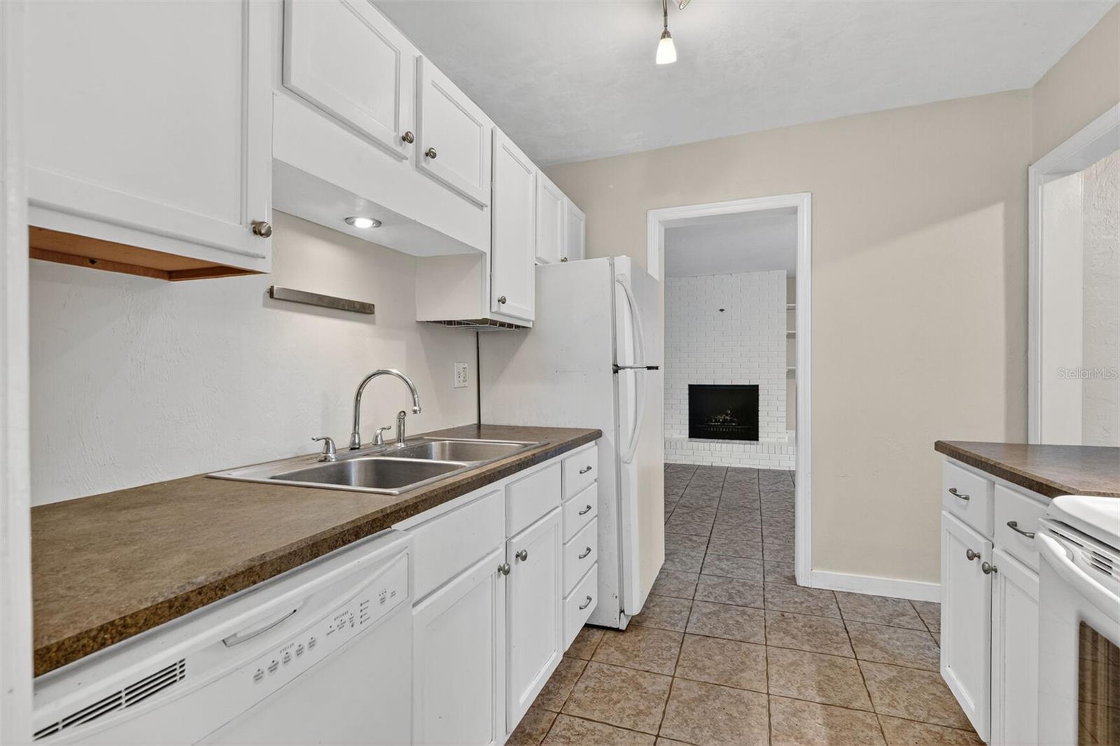 Image 9 of 26 For 914 6th Avenue