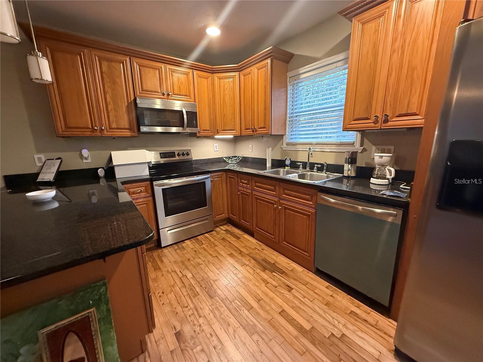Image 4 of 11 For 1411 1st Avenue