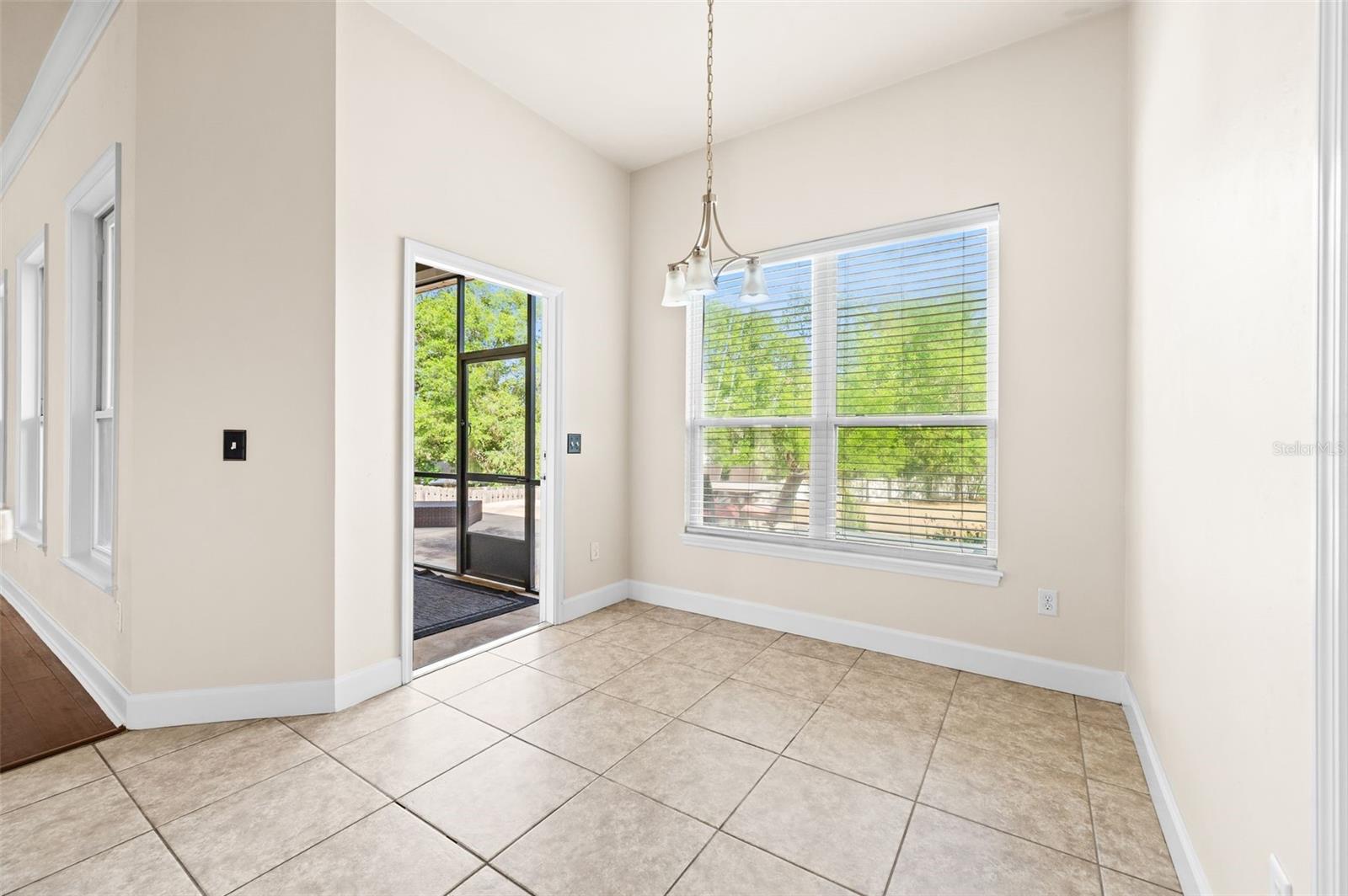 Image 21 of 56 For 14825 151st Lane