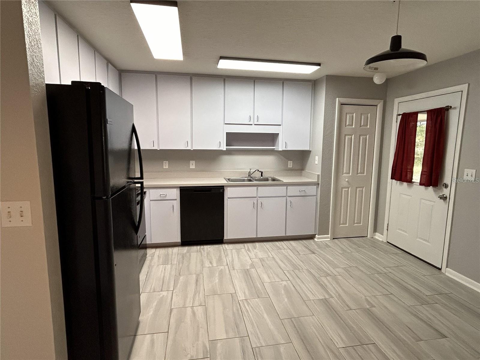 Image 5 of 13 For 911 4th Avenue